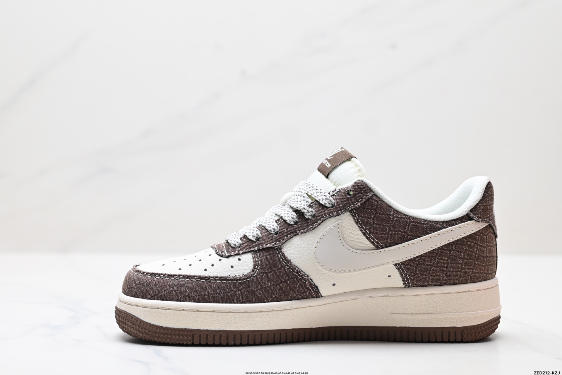 270 NIKE AIR FORCE 1‘07 LV8 XS1958-552