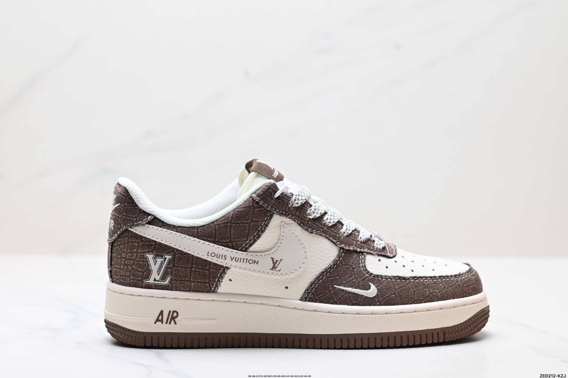 270 NIKE AIR FORCE 1‘07 LV8 XS1958-552