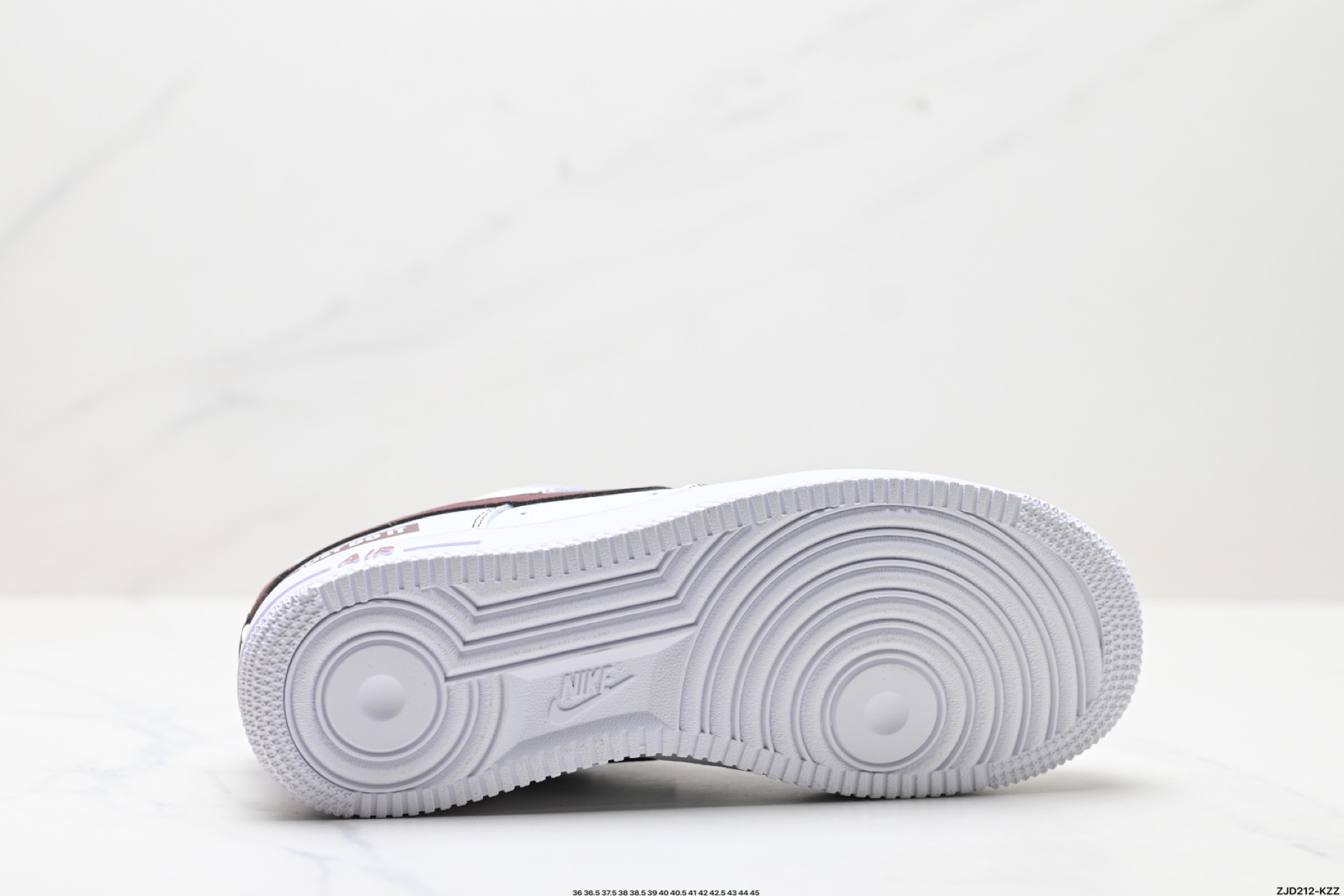 NIKE AIR FORCE 1‘07 LV8 CW2288-027