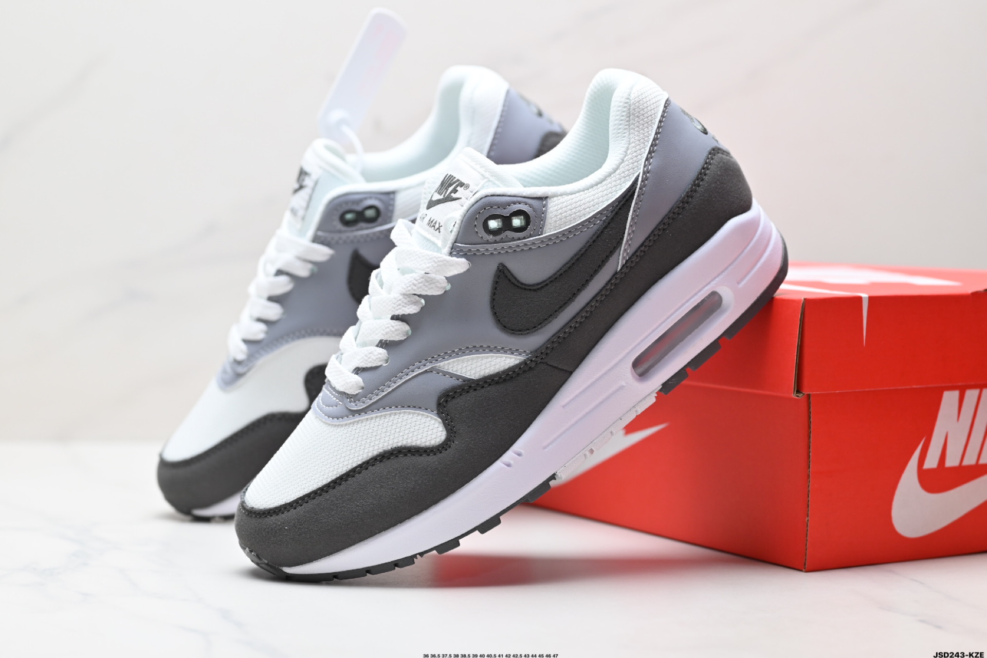 210 Nike Air Max 1 耐克气垫 缓震 耐磨运动鞋 鞋身材质均选择皮革 织物 麂皮多种材质覆盖 HM9936-001