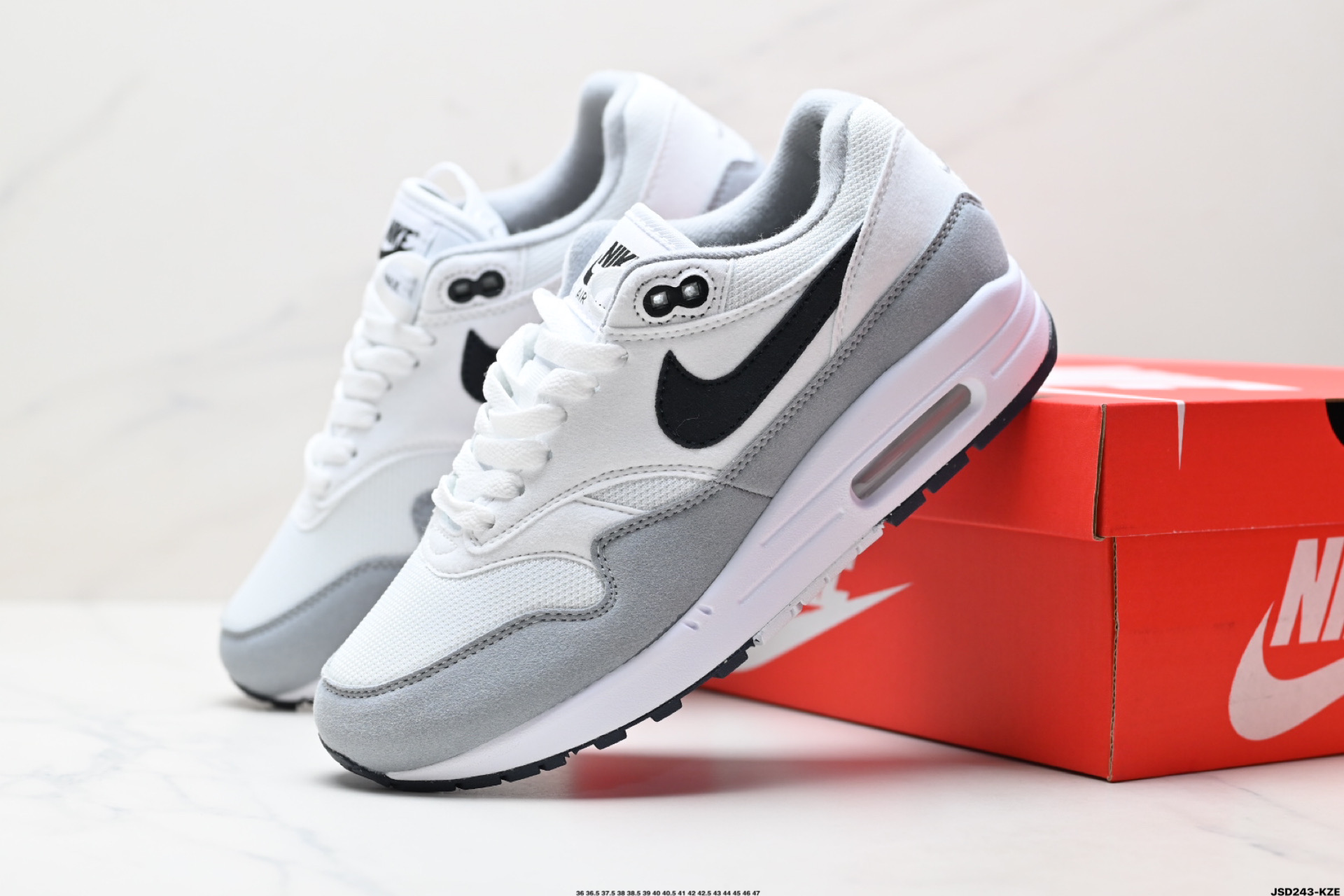 210 Nike Air Max 1 耐克气垫 缓震 耐磨运动鞋 鞋身材质均选择皮革 织物 麂皮多种材质覆盖 HM9936-001