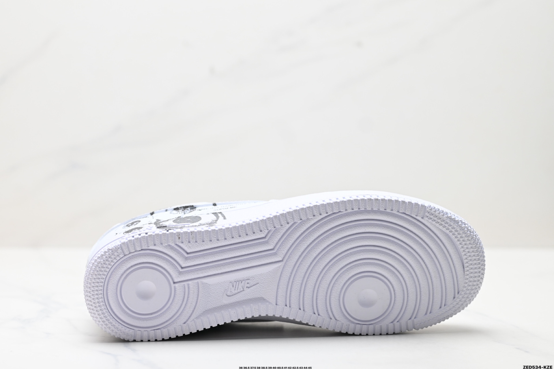 270 NIKE AIR FORCE 1‘07 LV8 923044-100