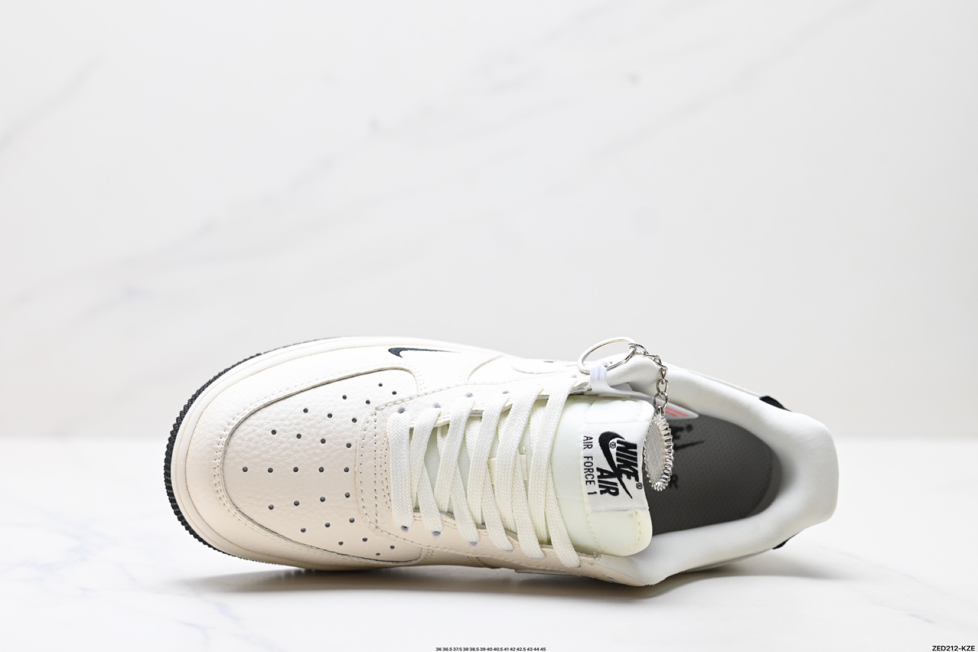 270 NIKE AIR FORCE 1‘07 LV8 DF0188-054