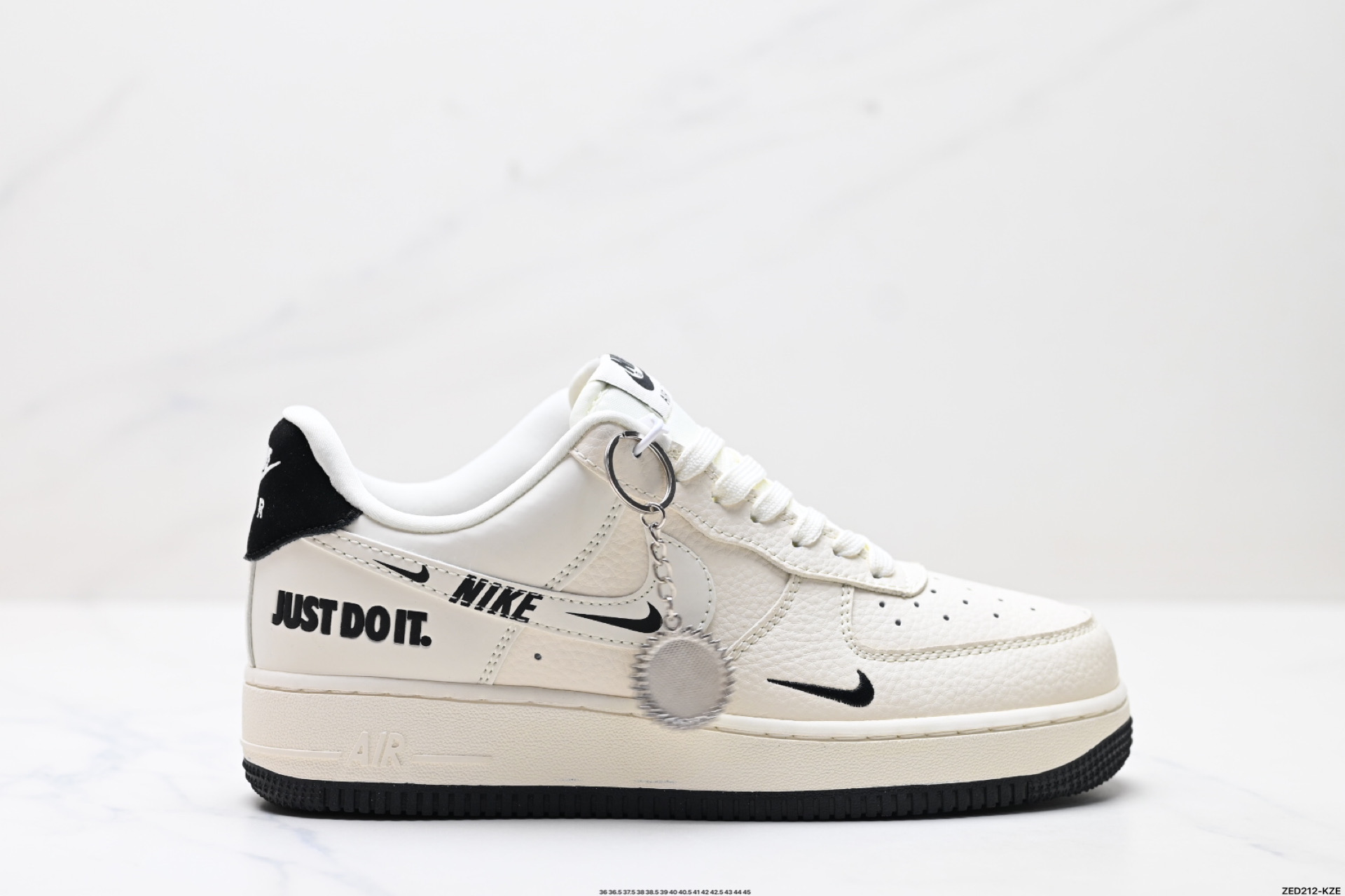 270 NIKE AIR FORCE 1‘07 LV8 DF0188-054