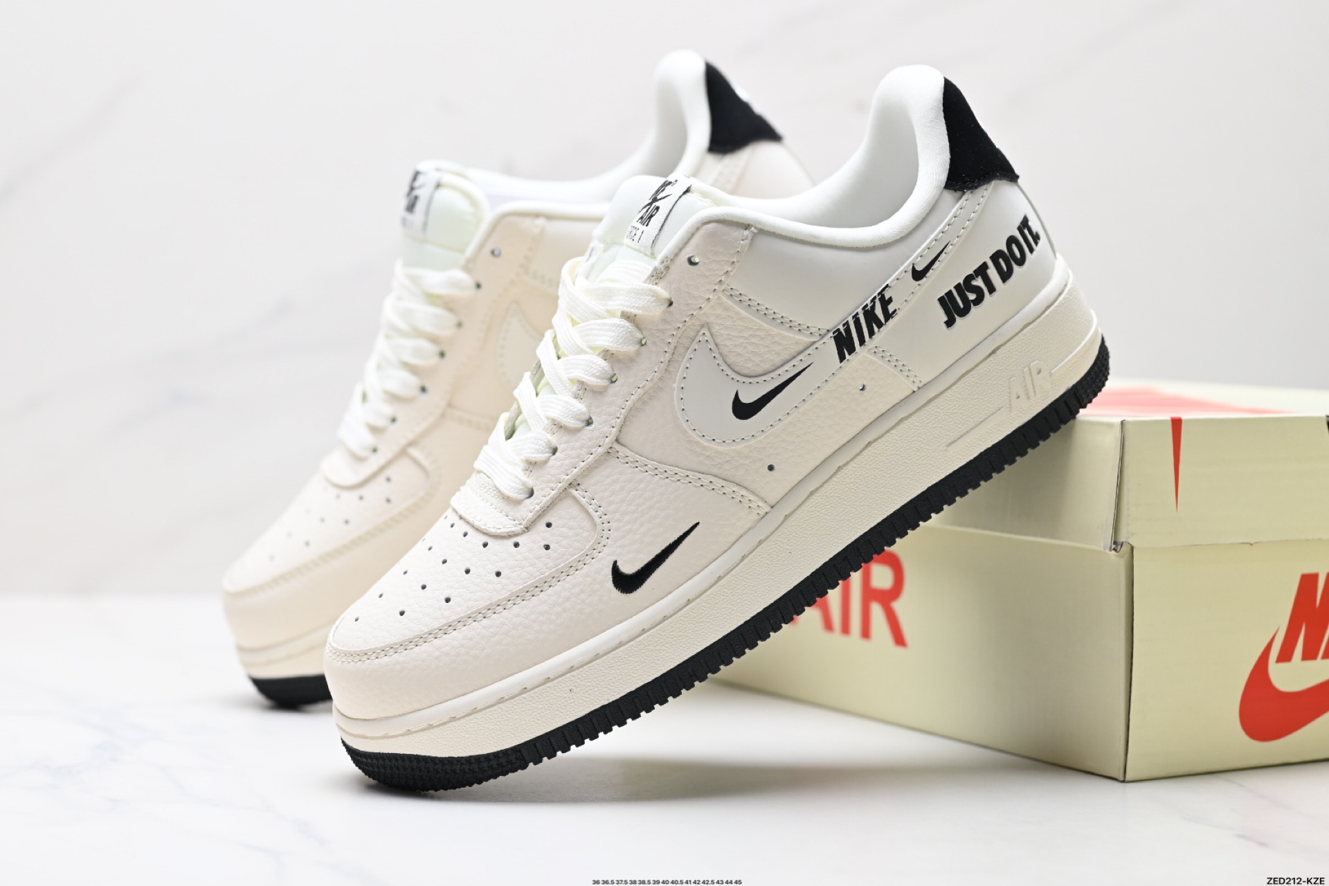 270 NIKE AIR FORCE 1‘07 LV8 DF0188-054