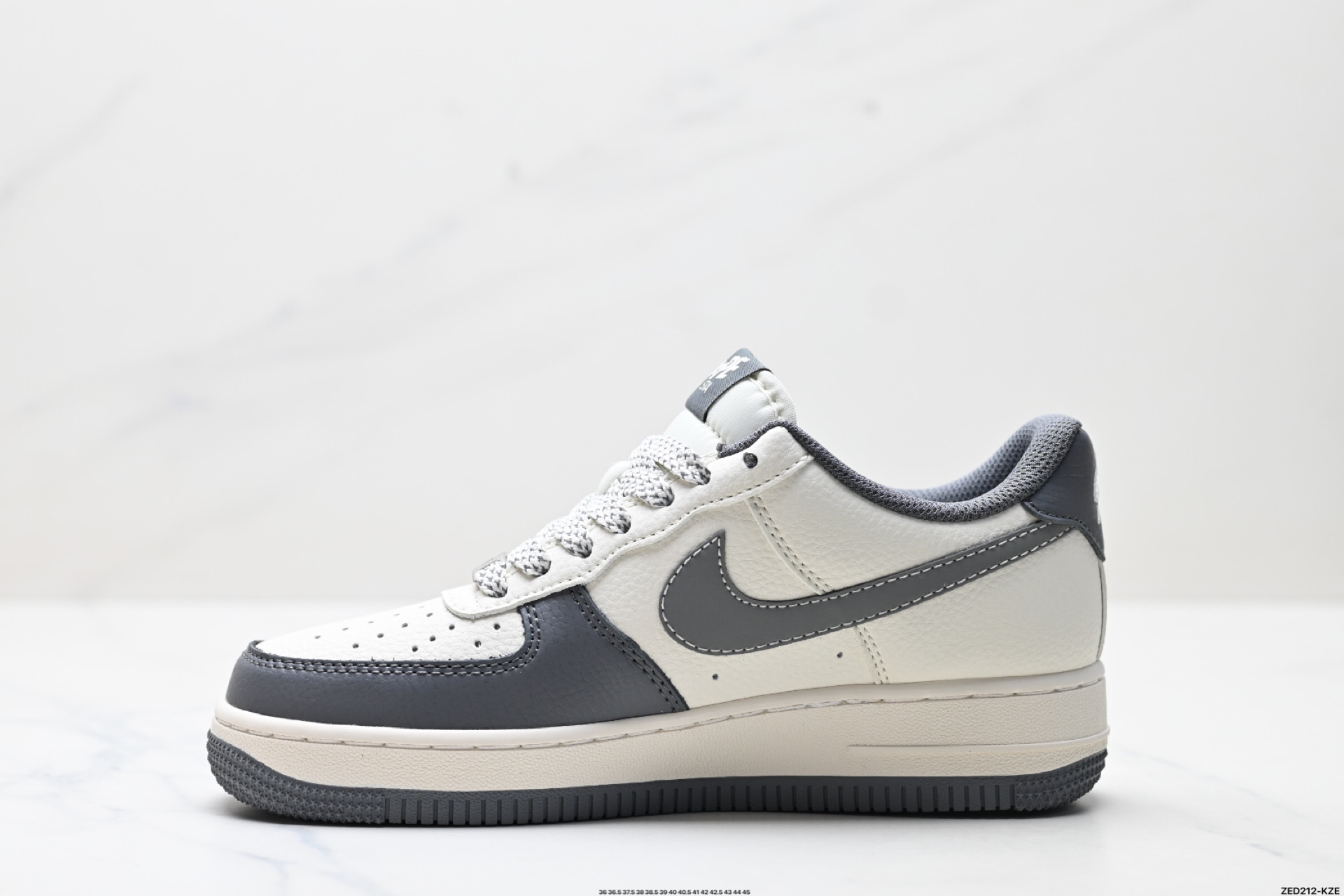 270 NIKE AIR FORCE 1‘07 LV8 XS1958-570