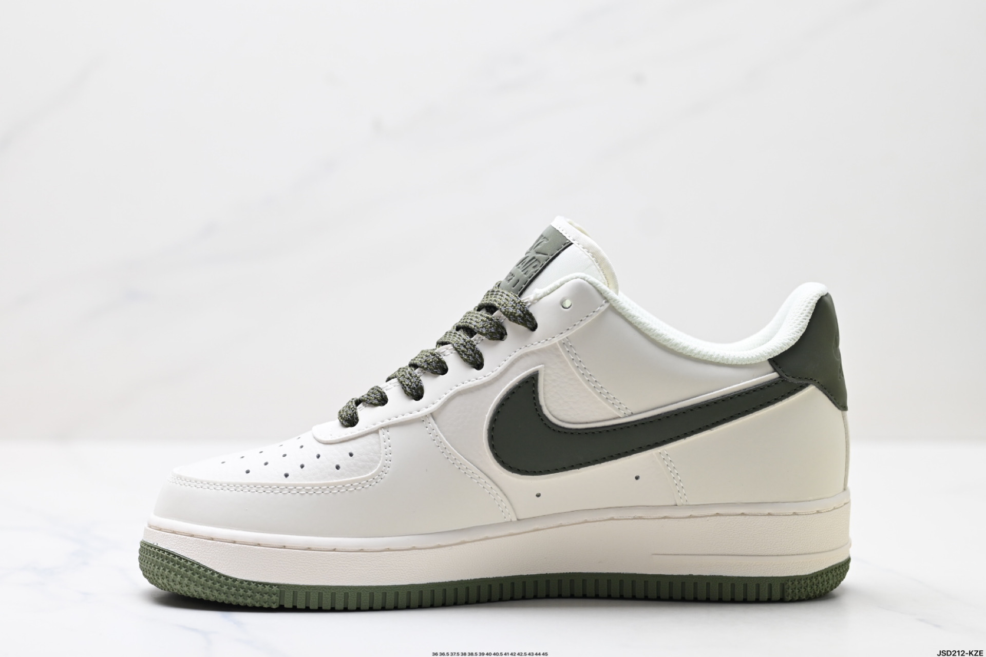 210 NIKE AIR FORCE 1‘07 LV8 GL6835-008