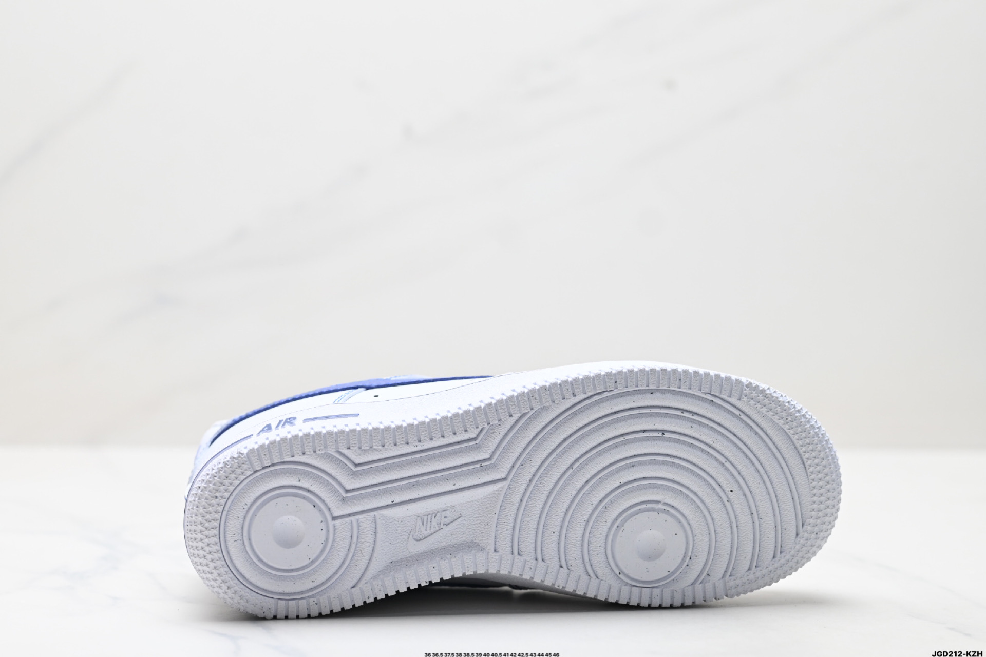 190 NIKE AIR FORCE 1‘07 LV8 HQ2037-100