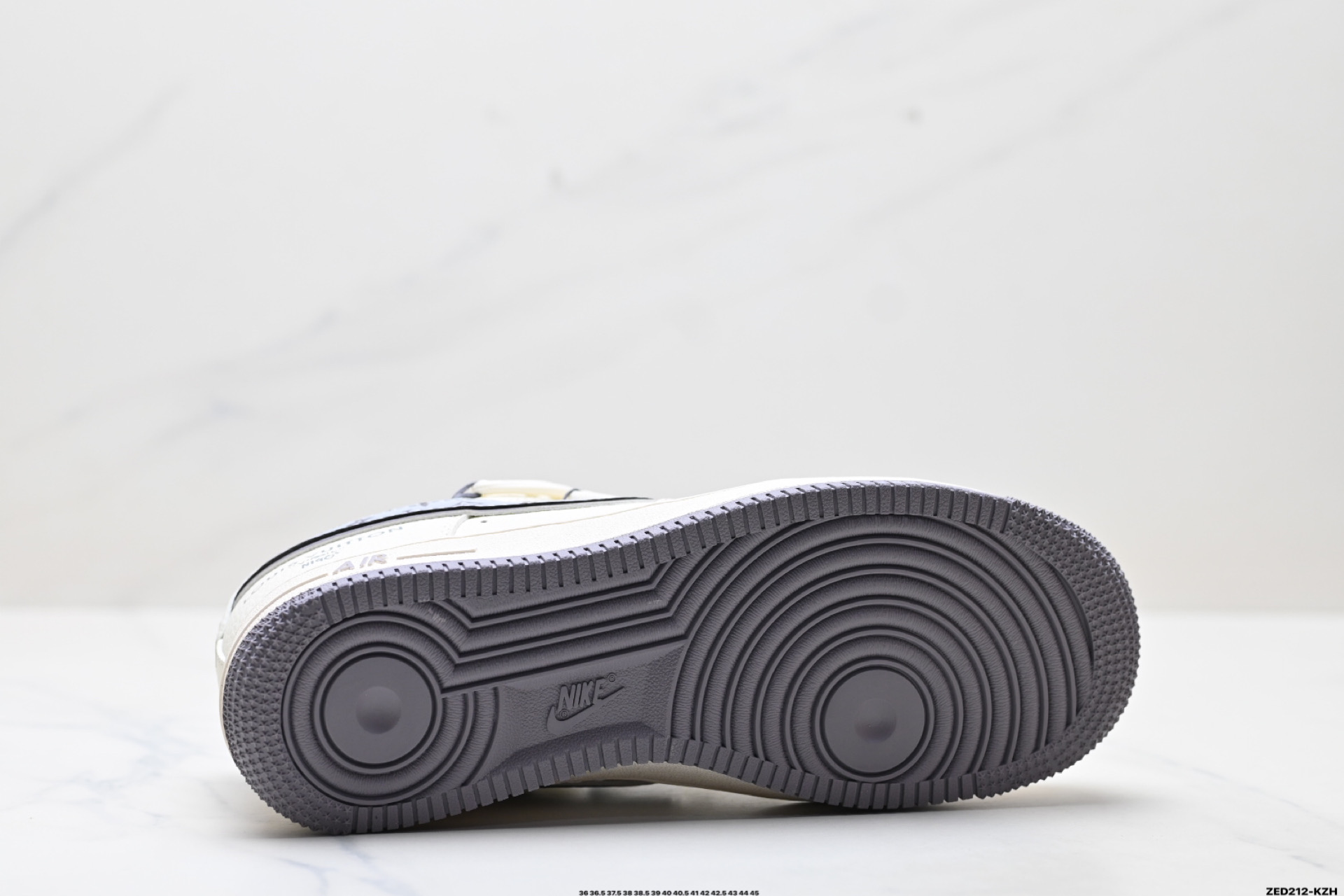 NIKE AIR FORCE 1‘07 LV8 DM6868-067
