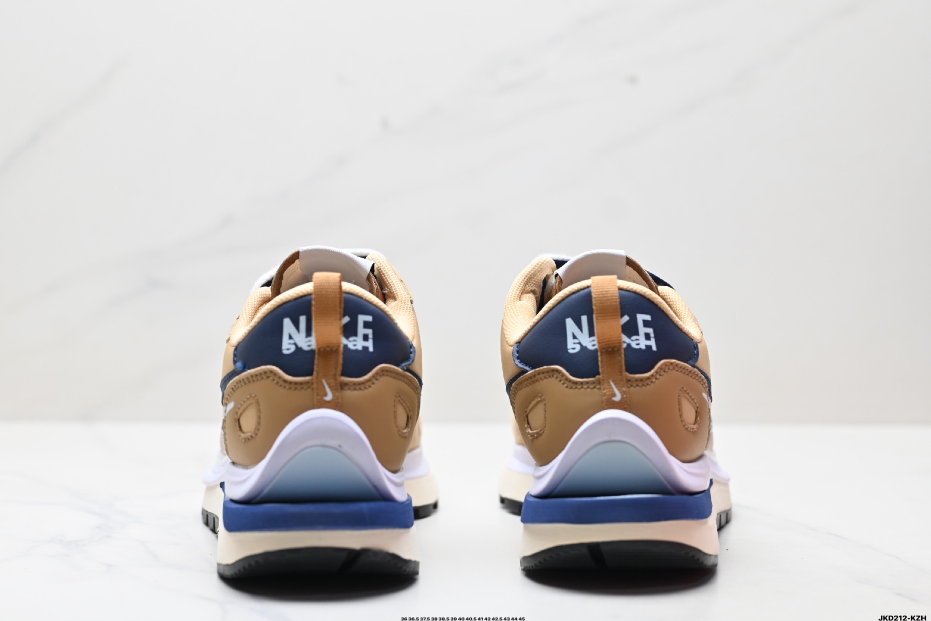 💰190
真标✅Nike Vaporwaffle Sacai 耐克华夫50周年系列华夫复古休闲运动慢跑鞋 
鞋款由 Pegasus 与VaporFly两款鞋型的设计元素共同构建 鞋身材质由翻毛皮和透气网布共同打造 熟悉的解构手法 重叠Swoosh 双重鞋舌 鞋带以及后跟SACAI 字体都悉数保留
货号:DD1875-200
尺码:36 36.5 37.5 38 38.5 39 40 40.5 41 42 42.5 43 44 45
ID:JKD212-KZH