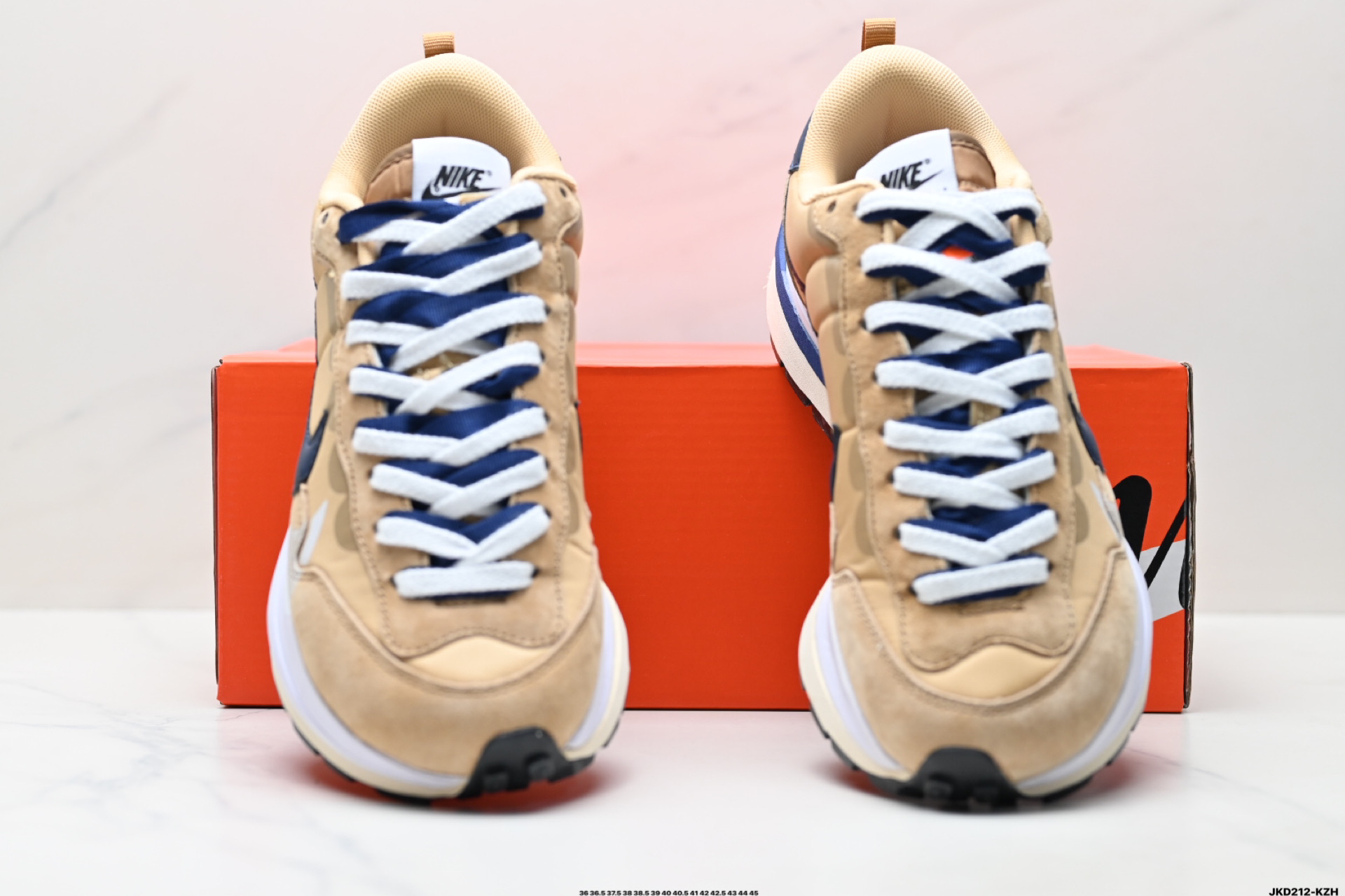 💰190
真标✅Nike Vaporwaffle Sacai 耐克华夫50周年系列华夫复古休闲运动慢跑鞋 
鞋款由 Pegasus 与VaporFly两款鞋型的设计元素共同构建 鞋身材质由翻毛皮和透气网布共同打造 熟悉的解构手法 重叠Swoosh 双重鞋舌 鞋带以及后跟SACAI 字体都悉数保留
货号:DD1875-200
尺码:36 36.5 37.5 38 38.5 39 40 40.5 41 42 42.5 43 44 45
ID:JKD212-KZH