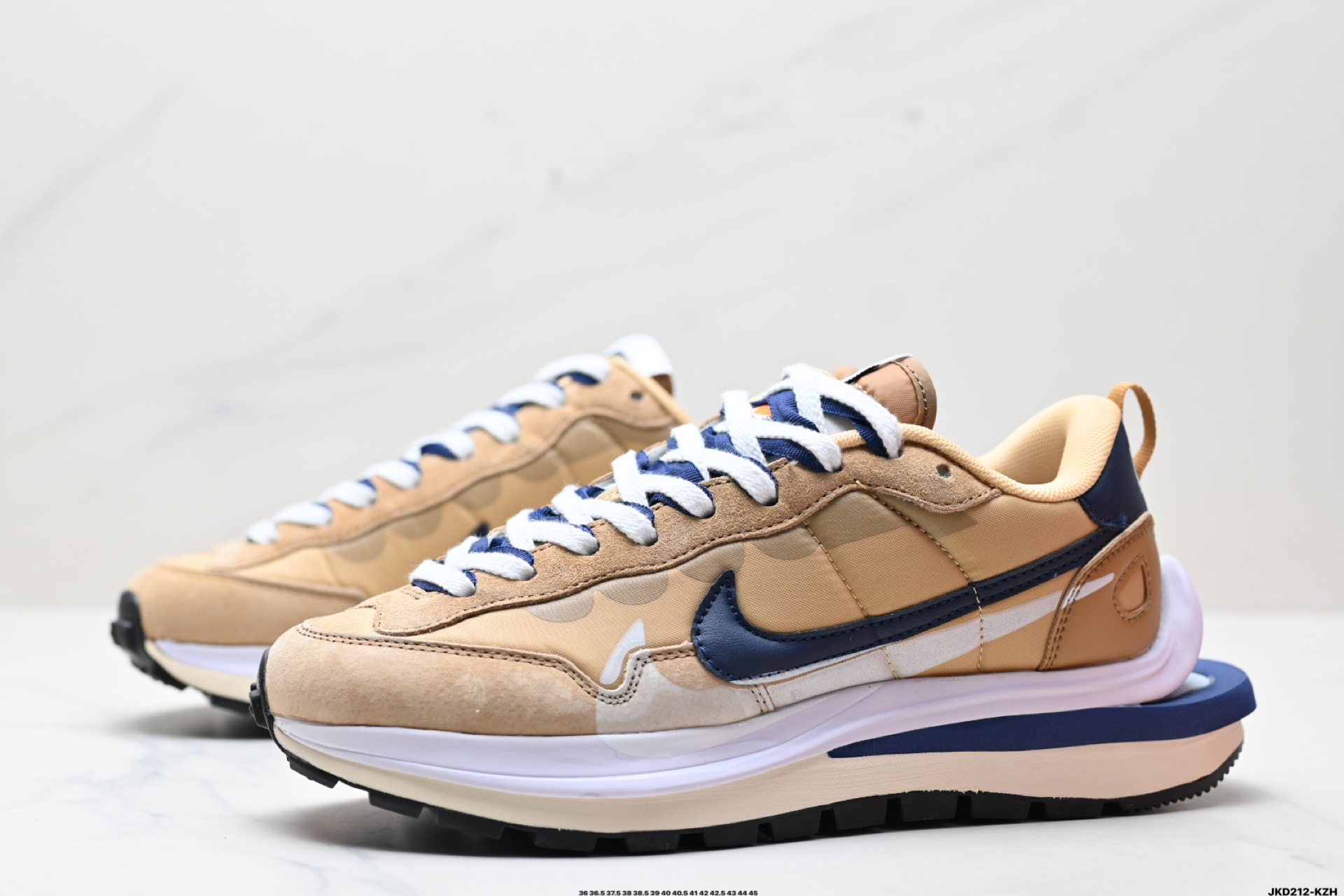 💰190
真标✅Nike Vaporwaffle Sacai 耐克华夫50周年系列华夫复古休闲运动慢跑鞋 
鞋款由 Pegasus 与VaporFly两款鞋型的设计元素共同构建 鞋身材质由翻毛皮和透气网布共同打造 熟悉的解构手法 重叠Swoosh 双重鞋舌 鞋带以及后跟SACAI 字体都悉数保留
货号:DD1875-200
尺码:36 36.5 37.5 38 38.5 39 40 40.5 41 42 42.5 43 44 45
ID:JKD212-KZH