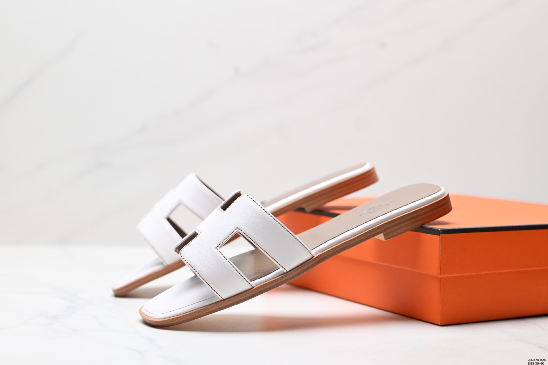 Elegantes sandalias planas de cuero Hermes, el toque perfecto para tu verano 3 i1745773488778 3508 0 4