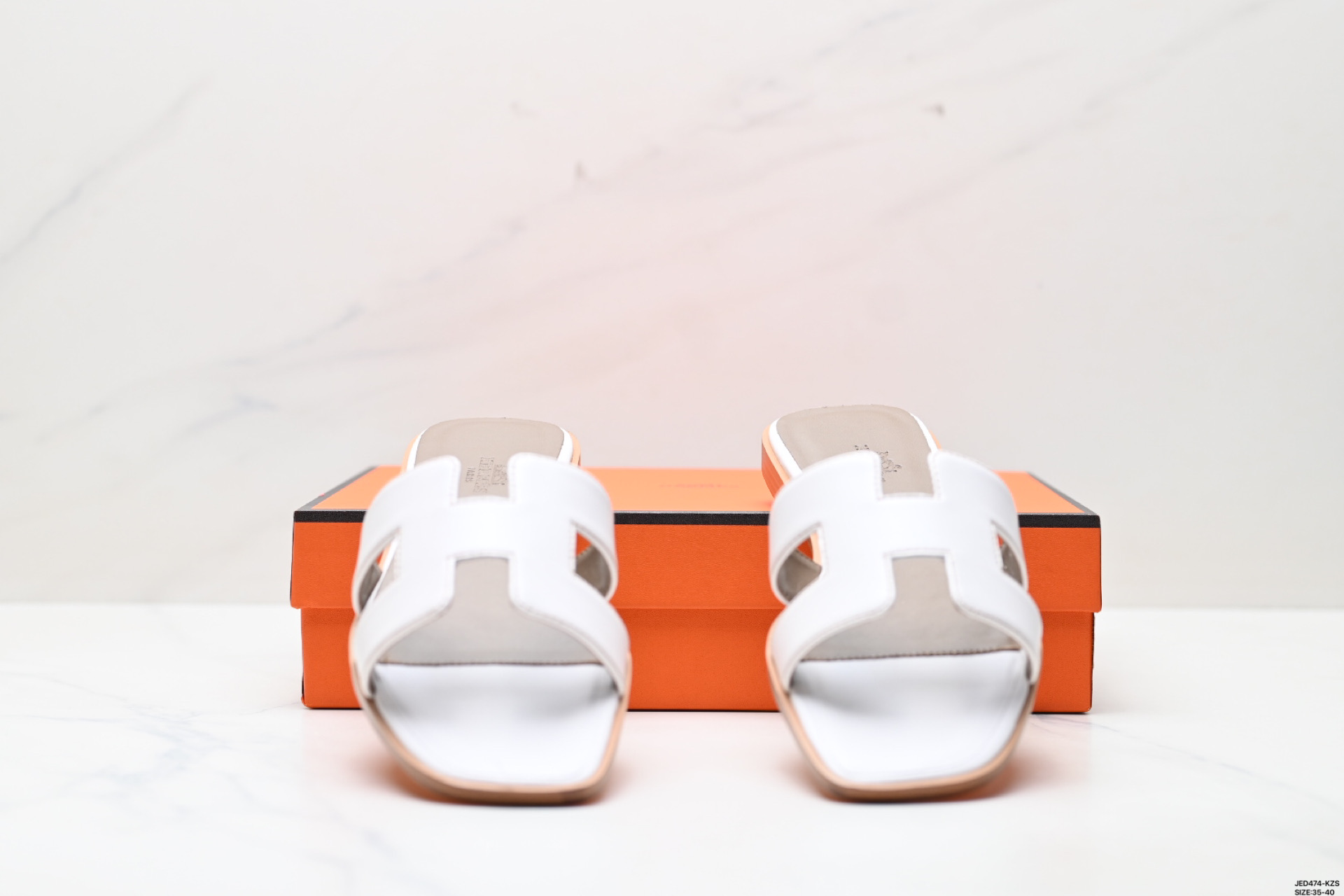 Elegantes sandalias planas de cuero Hermes, el toque perfecto para tu verano 4 i1745773492397 7131 0 3