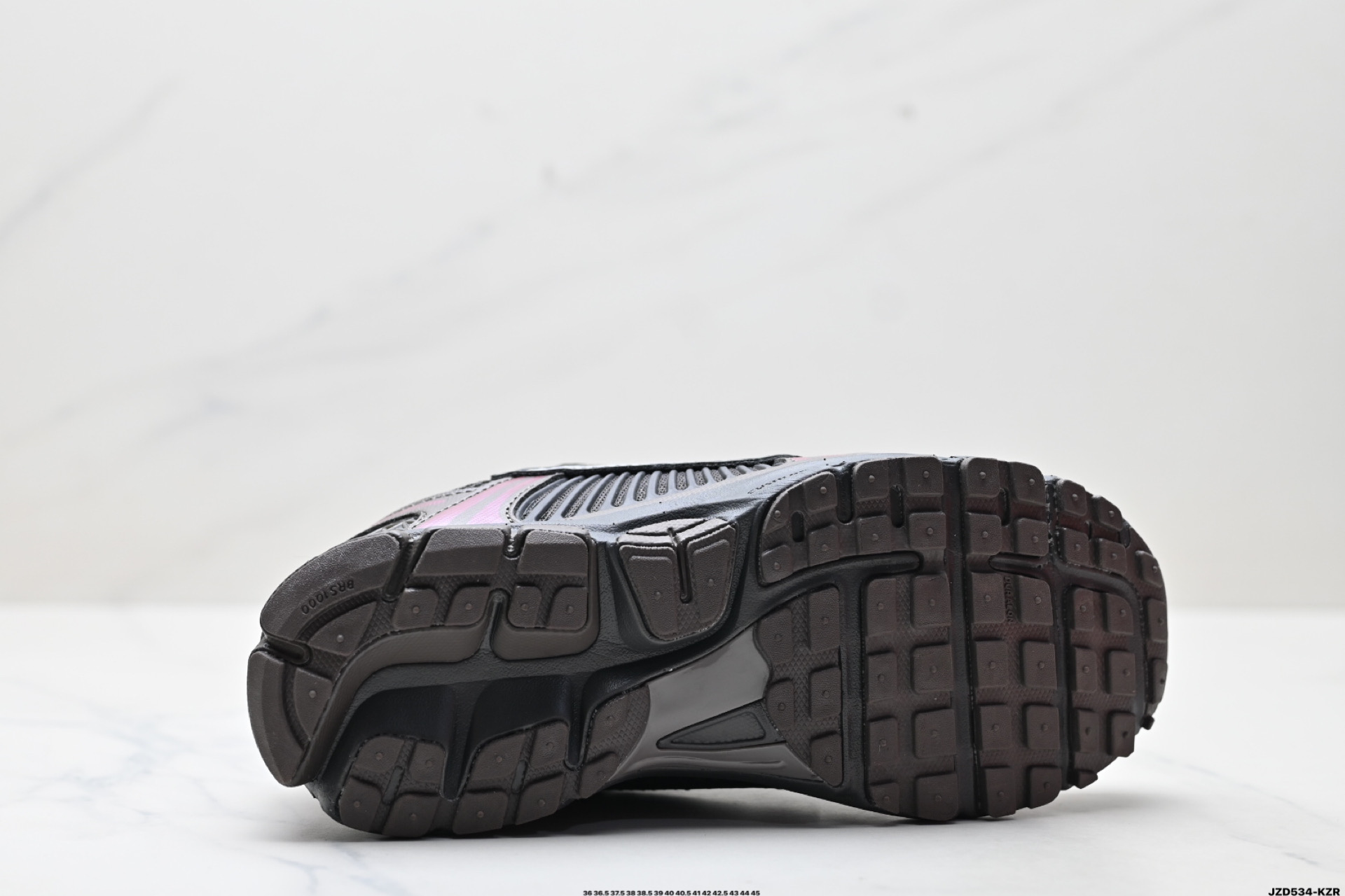💰180
公司级✅耐克Nike Zoom Vomero 5
马拉松复古跑五代休闲运动慢跑鞋
采用环保纤维革饰片组合网眼布鞋面材质 升级正确后跟TPU加固 耐弯折热塑框架支撑鞋身 中底搭载EVA轻量缓震
货号:HF5493-201
码数:36 36.5 37.5 38 38.5 39 40 40.5 41 42 42.5 43 44 45
ID:JZD534-KZR