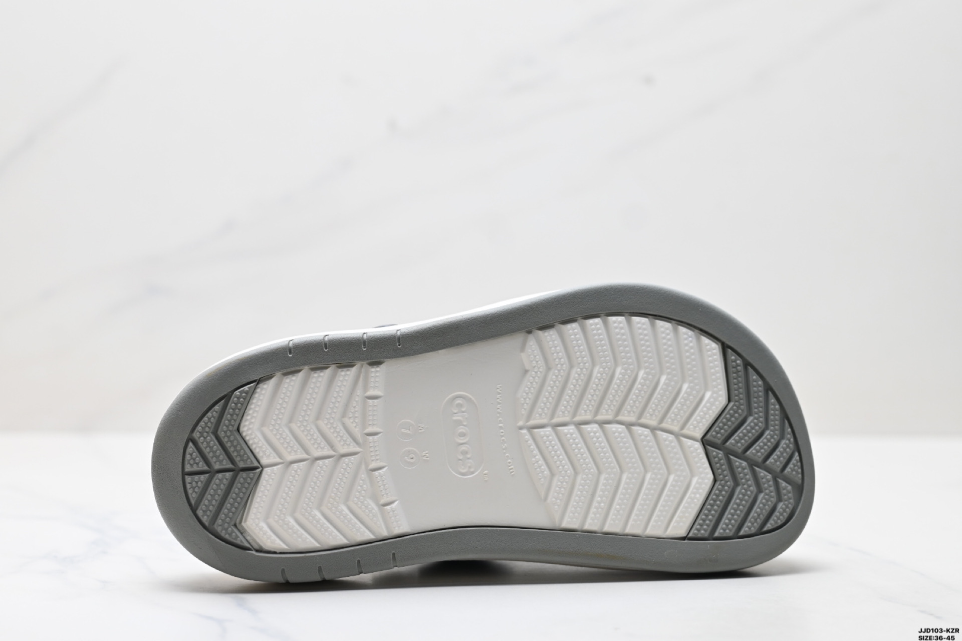 Crocs 卡骆驰 Crocsband Full Force 圆头套脚 洞洞鞋 灵感来自于传统板鞋