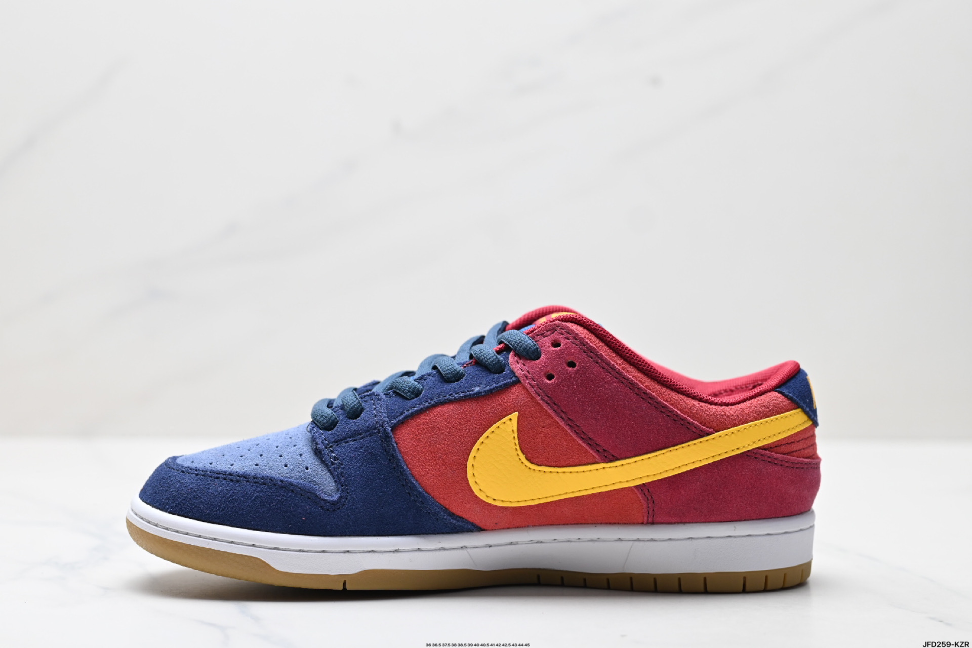 💰190
公司级✅耐克NIKE DUNK LOW 扣篮系列 复古低帮休闲运动滑板板鞋
采用脚感柔软舒适ZoomAir气垫
有效吸收滑板等极限运动在落地时带来的冲击力 为街头运动者们提供更好的保护
货号:DJ0606-400
尺码:36 36.5 37.5 38 38.5 39 40 40.5 41 42 42.5 43 44 45
ID:JFD259-KZR