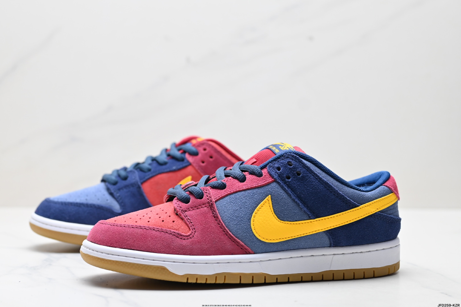 💰190
公司级✅耐克NIKE DUNK LOW 扣篮系列 复古低帮休闲运动滑板板鞋
采用脚感柔软舒适ZoomAir气垫
有效吸收滑板等极限运动在落地时带来的冲击力 为街头运动者们提供更好的保护
货号:DJ0606-400
尺码:36 36.5 37.5 38 38.5 39 40 40.5 41 42 42.5 43 44 45
ID:JFD259-KZR