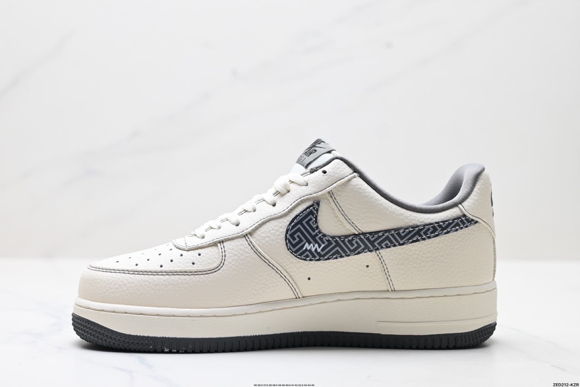 NIKE AIR FORCE 1‘07 LV8 DF0188-057