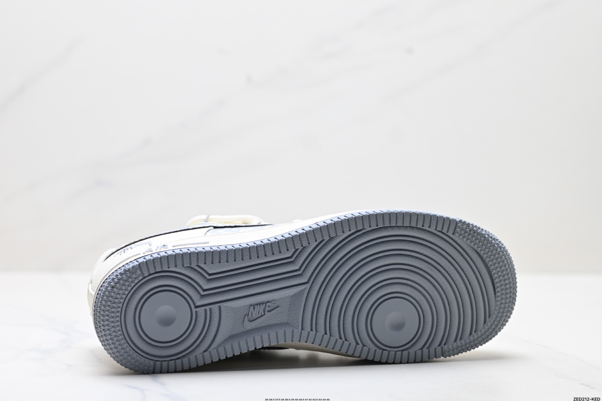 NIKE AIR FORCE 1‘07 LV8 DM6868-072
