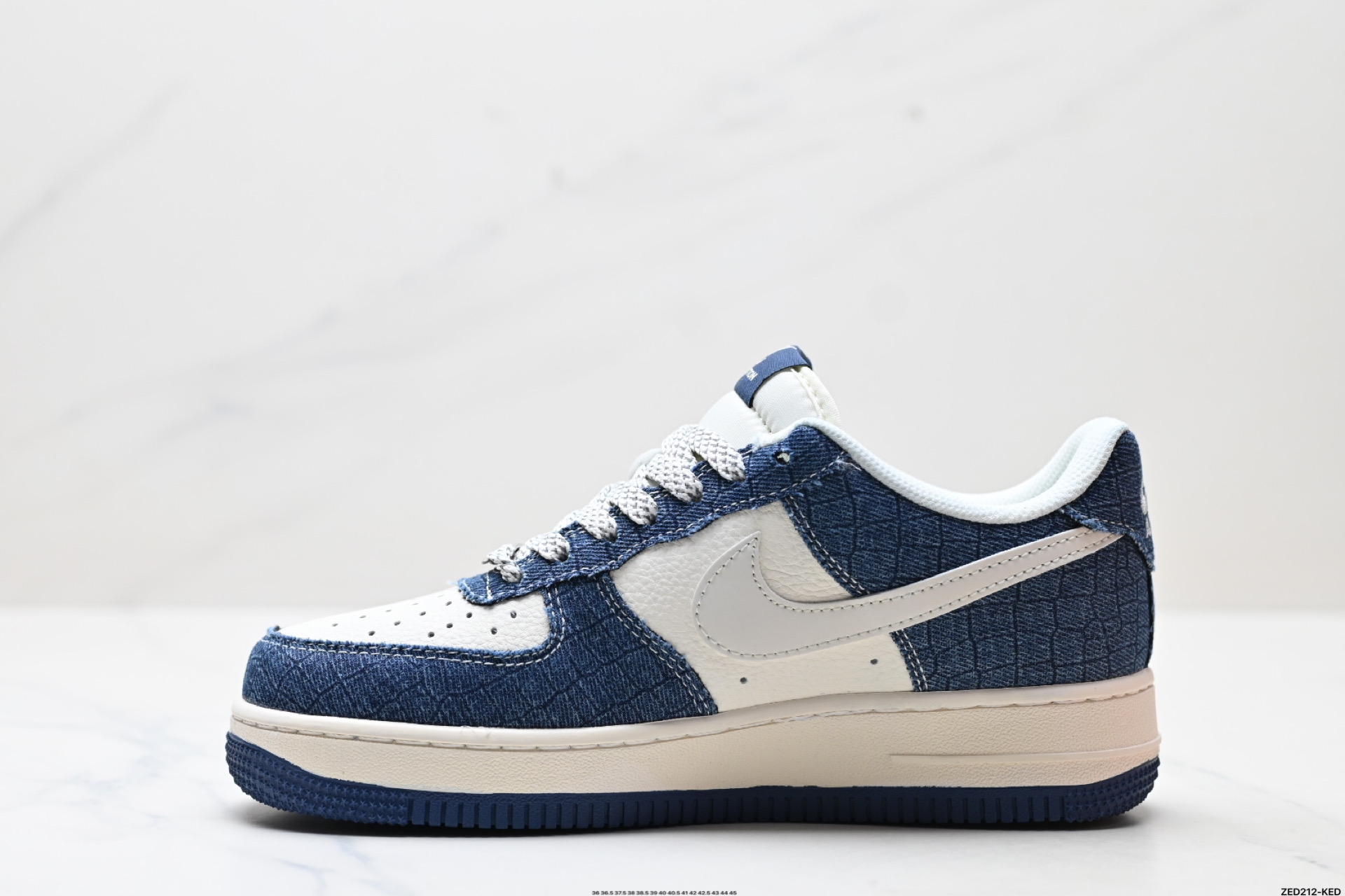 NIKE AIR FORCE 1‘07 LV8 XS1958-551