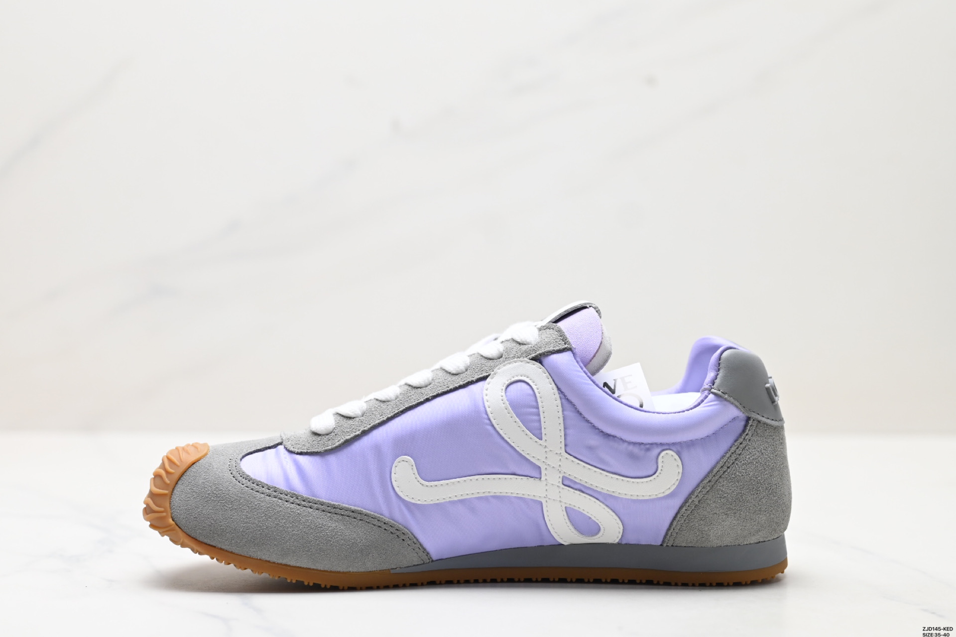 LOEWE罗意威 Ballet Runner 2.0小牛皮 圆头系带 低帮 生活休闲鞋