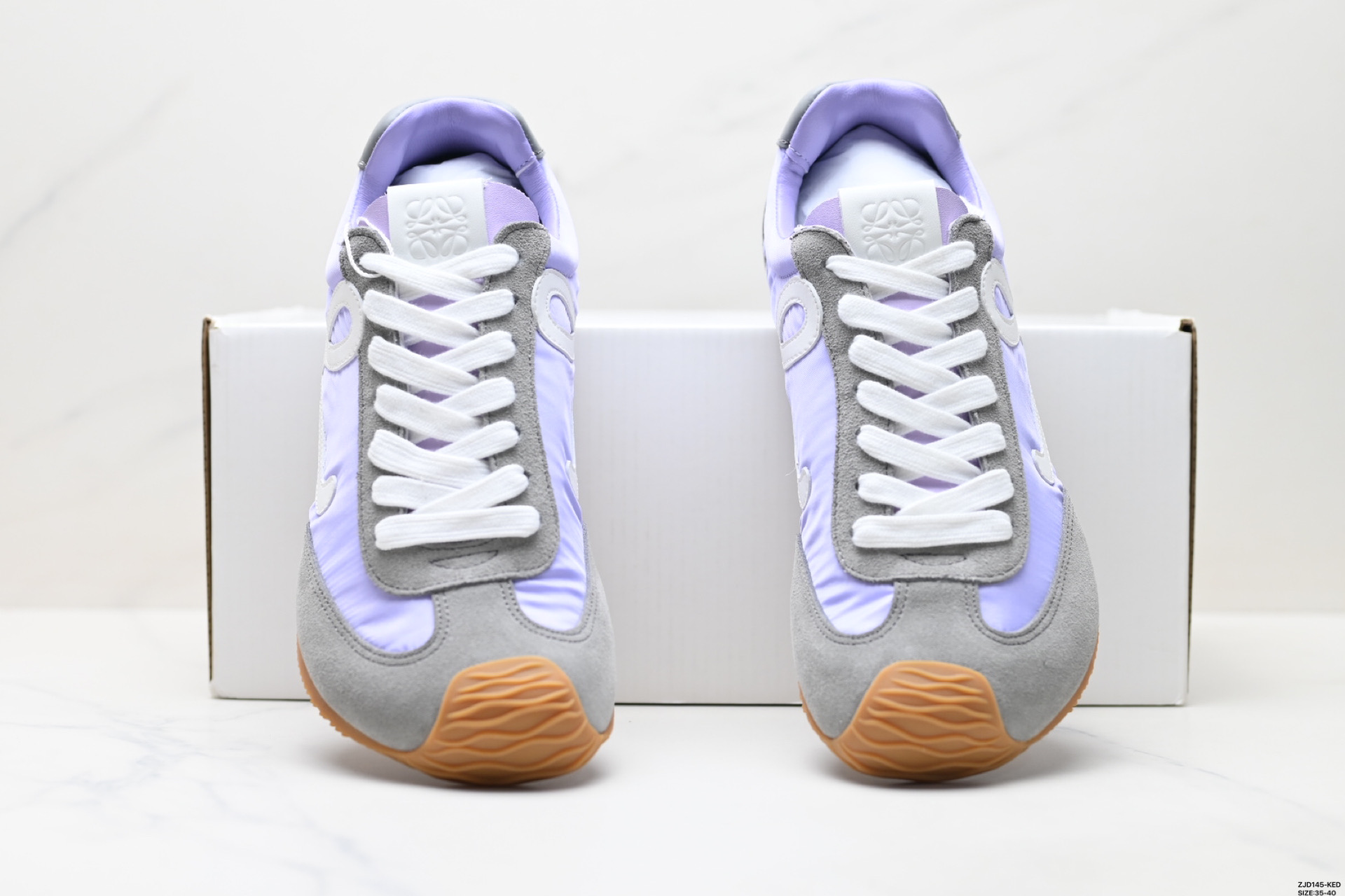 LOEWE罗意威 Ballet Runner 2.0小牛皮 圆头系带 低帮 生活休闲鞋