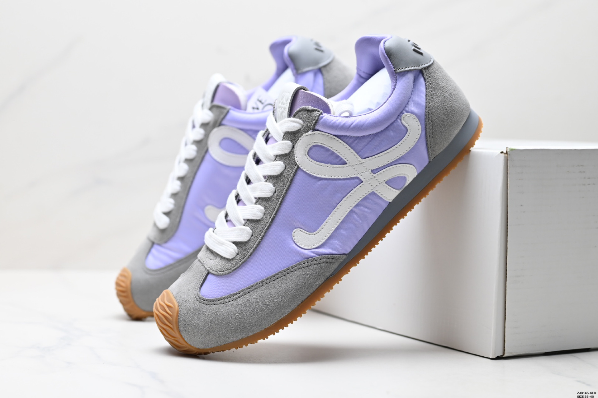 LOEWE罗意威 Ballet Runner 2.0小牛皮 圆头系带 低帮 生活休闲鞋