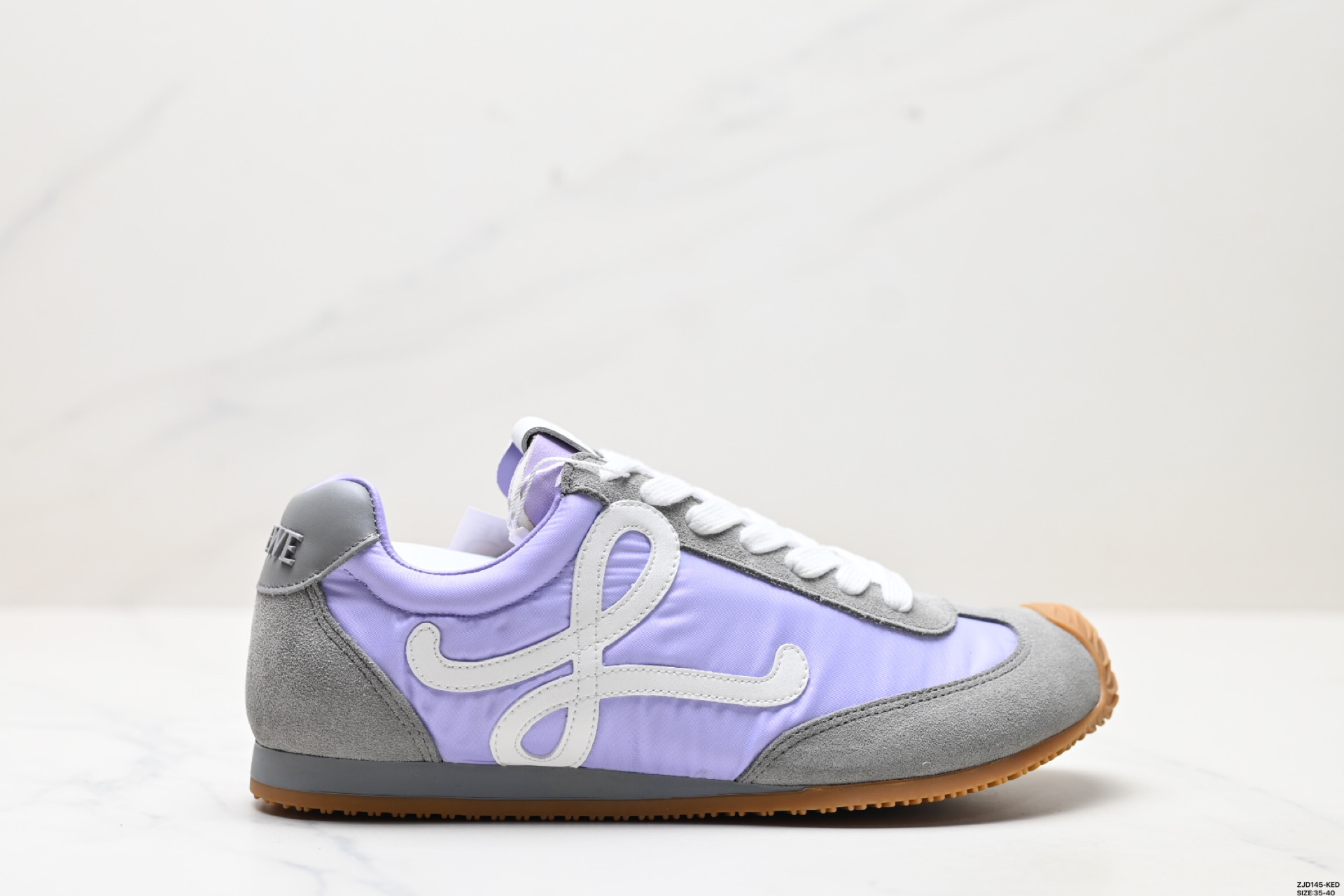 LOEWE罗意威 Ballet Runner 2.0小牛皮 圆头系带 低帮 生活休闲鞋