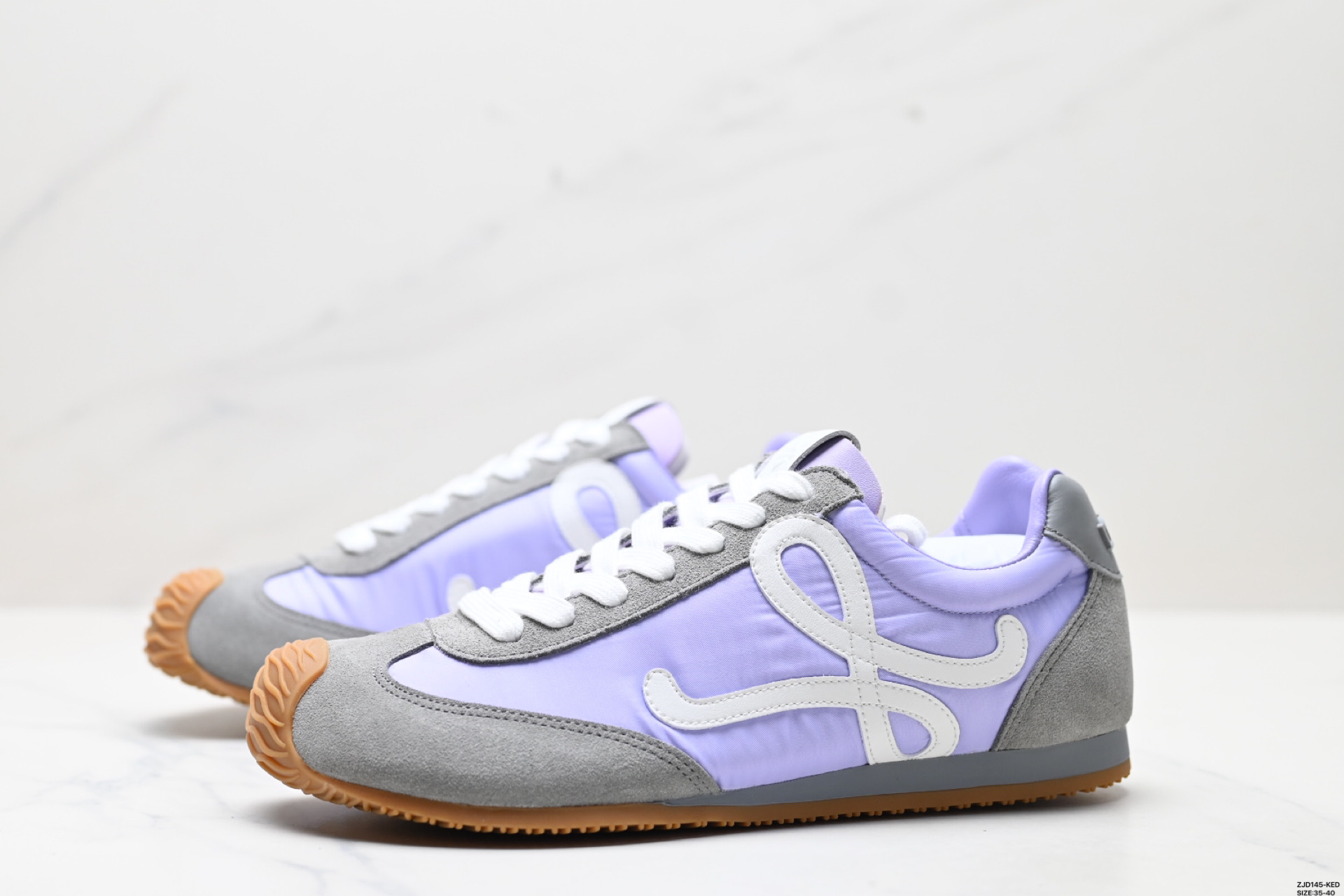 LOEWE罗意威 Ballet Runner 2.0小牛皮 圆头系带 低帮 生活休闲鞋