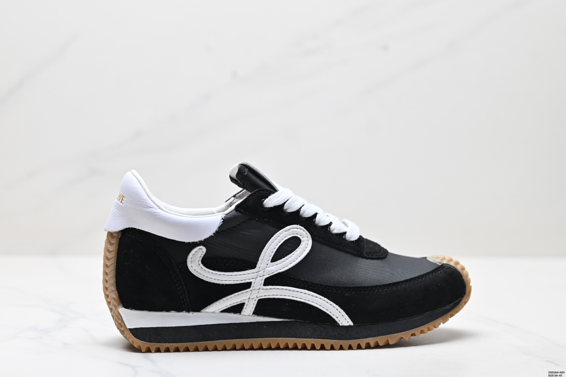LOEWE罗意威 Ballet Runner 2.0小牛皮 圆头系带 低帮 生活休闲鞋