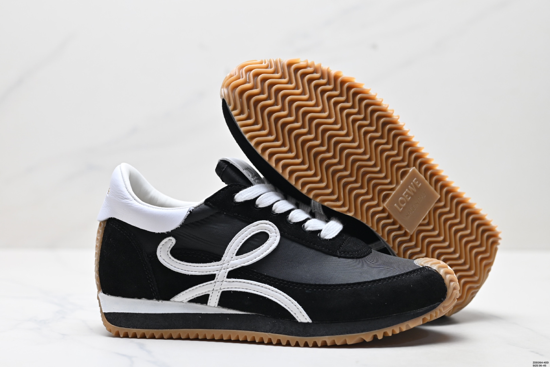 LOEWE罗意威 Ballet Runner 2.0小牛皮 圆头系带 低帮 生活休闲鞋