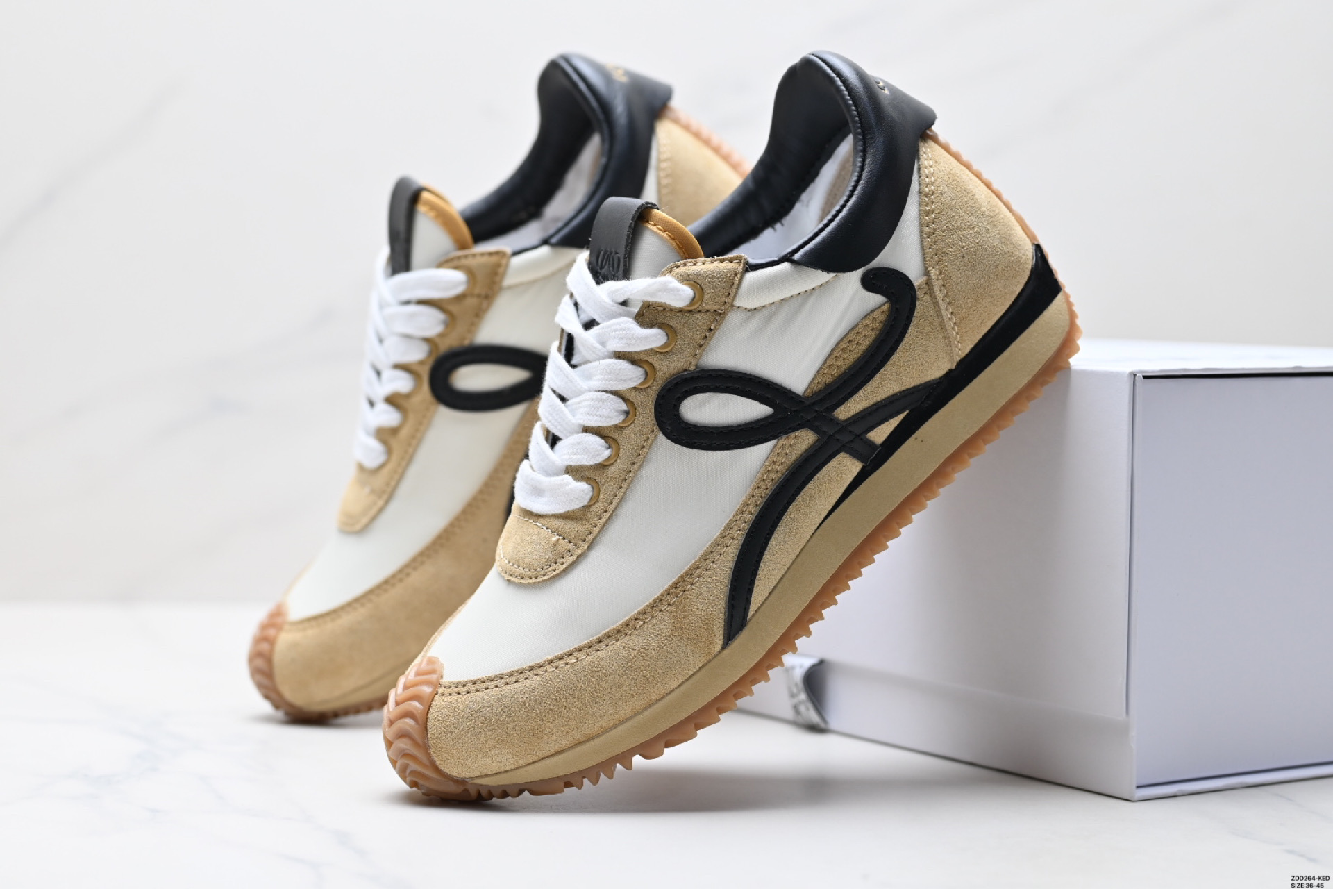 LOEWE罗意威 Ballet Runner 2.0小牛皮 圆头系带 低帮 生活休闲鞋