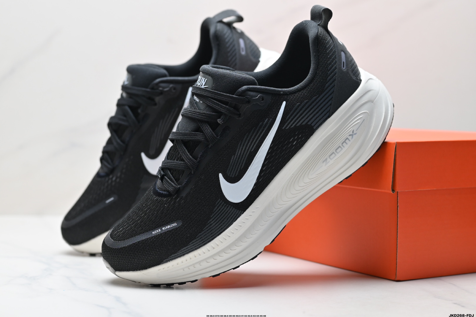 Nike VOMERO 18 耐克 舒适减震防滑 低帮跑步鞋 HM6803-007