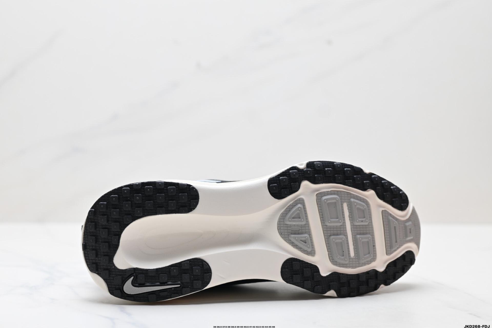 Nike VOMERO 18 耐克 舒适减震防滑 低帮跑步鞋 HM6803-007