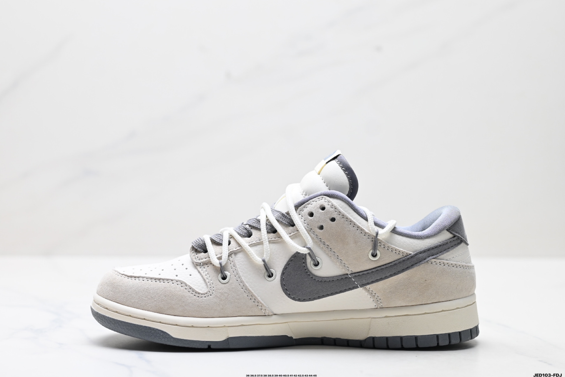 💰210
公司级✅耐克NIKE DUNK LOW 扣篮系列 复古低帮休闲运动滑板板鞋
采用脚感柔软舒适ZoomAir气垫
有效吸收滑板等极限运动在落地时带来的冲击力 为街头运动者们提供更好的保护
货号:DJ6188-600
尺码:36 36.5 37.5 38 38.5 39 40 40.5 41 42 42.5 43 44 45
ID:JED103-FDJ