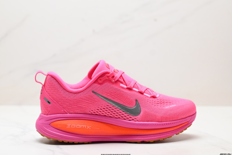 Nike Vomero 18: נעלי ריצה ורודות לנוחות מירבית וביצועים משופרים 1 Nike Vomero 18: נעלי ריצה ורודות לנוחות מירבית וביצועים משופרים