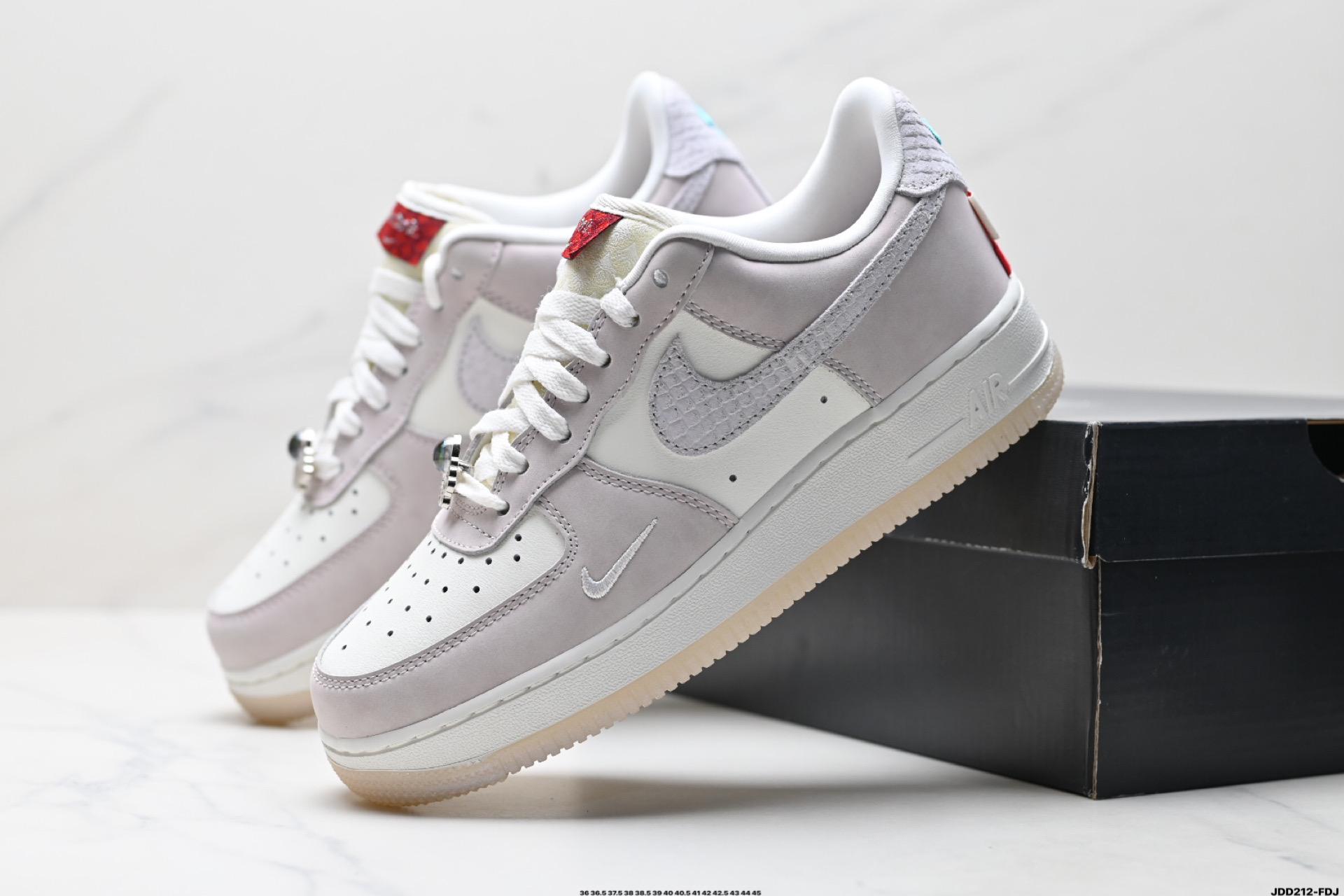 Nike Air Force 1 '07 Low-Top Sneaker: Iconic Style & All-Day Comfort 3 i1746033286057 9051 0 7