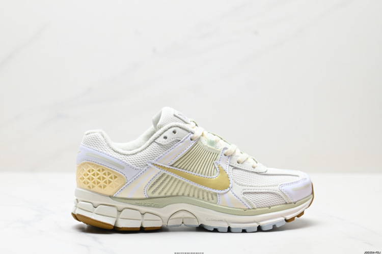 Nike Zoom Vomero 5 - נעלי ריצה רטרו נוחות וסגנוניות 1 Nike Zoom Vomero 5 – נעלי ריצה רטרו נוחות וסגנוניות