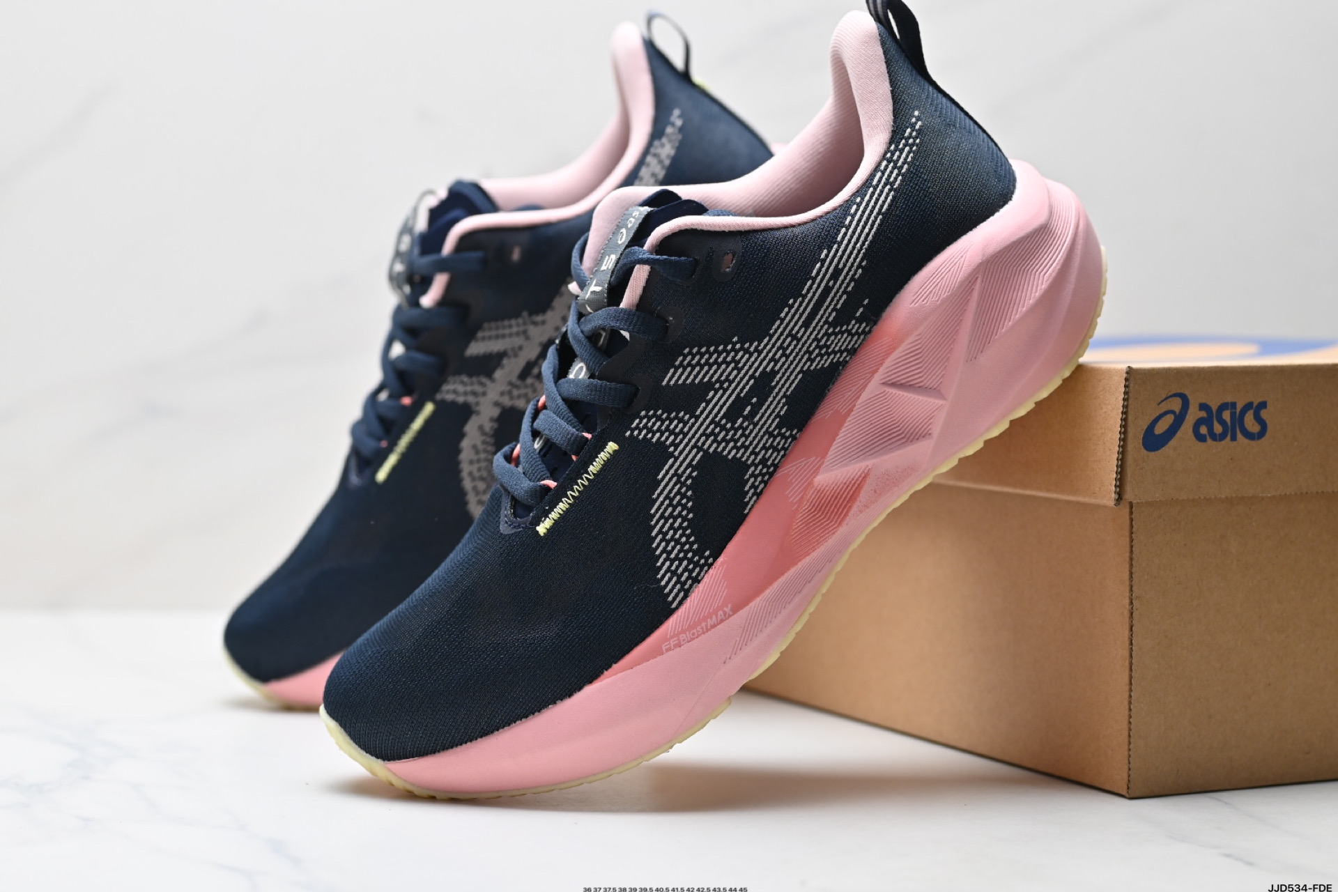 Asics NOVABLAST 5 LE Lightweight Running Shoes - Low Top, Breathable, Cushioned 4 i1746202402143 4633 0 2