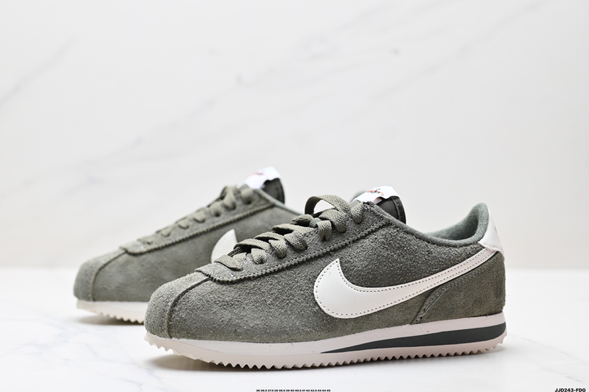 Nike Classic Cortez Men's Casual Running Shoes - Lightweight Comfort, Timeless Style 5 i1746459853285 1040 0 3