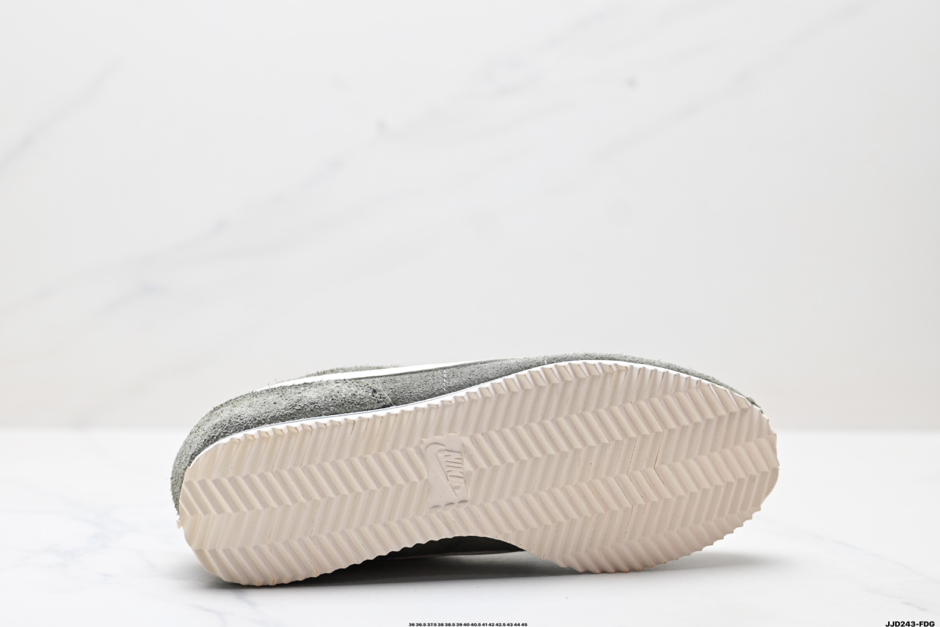 Nike Classic Cortez Men's Casual Running Shoes - Lightweight Comfort, Timeless Style 10 i1746459853285 6736 0 8
