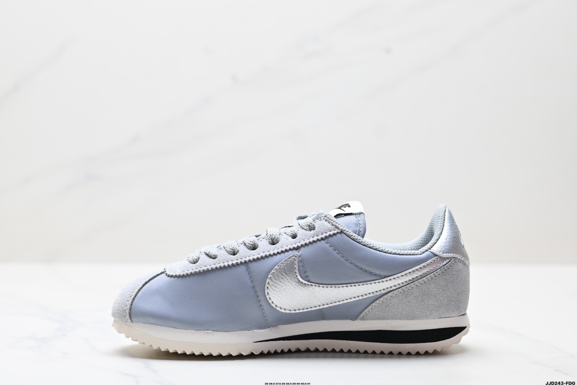 Nike Classic Cortez Women's Running Shoes Lightweight Comfort DZ2795-002 4 i1746459890679 4731 0 2