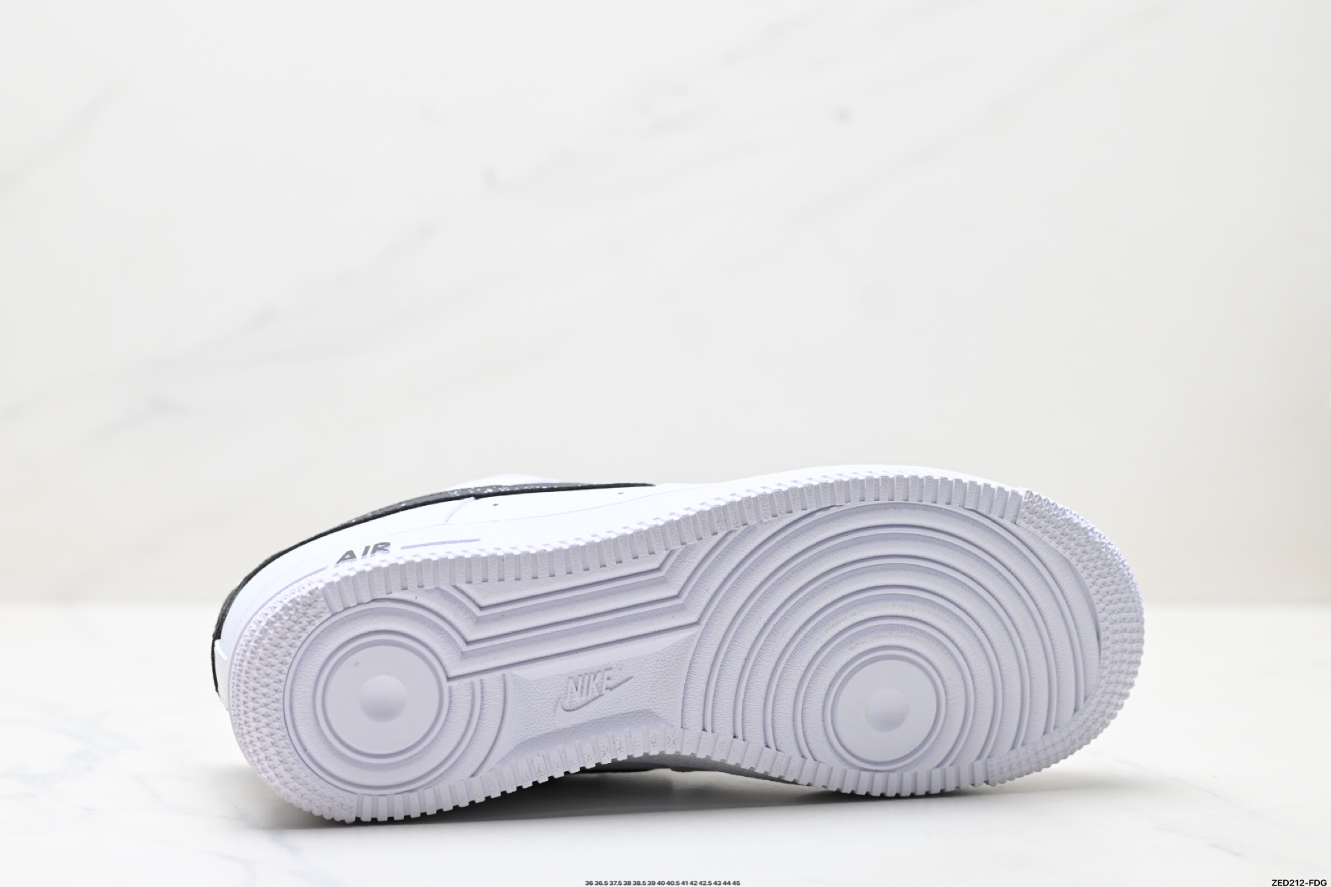 NIKE AIR FORCE 1‘07 ZH0316-074
