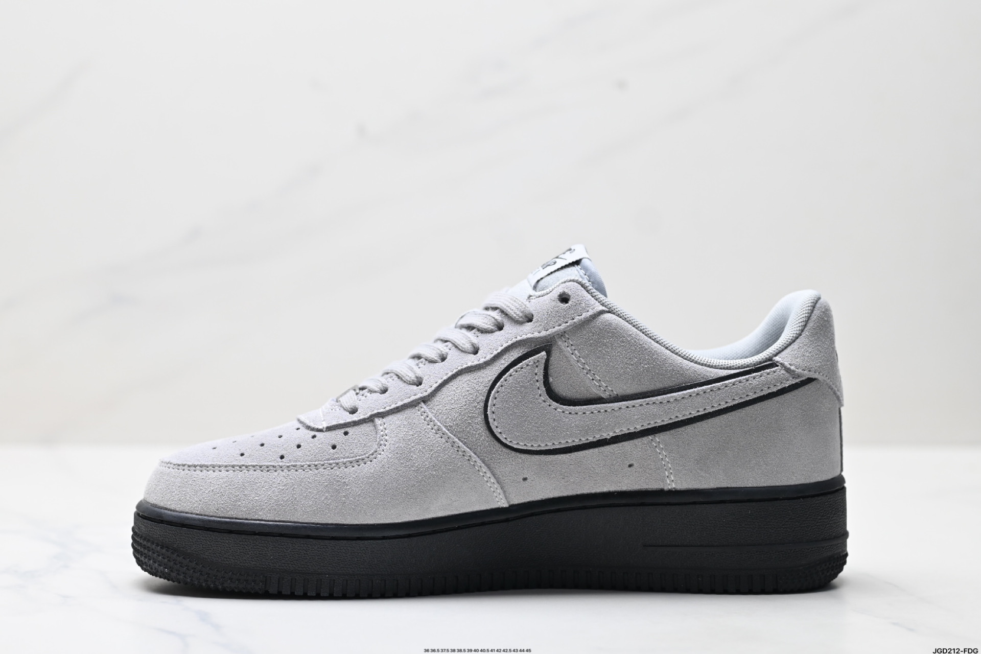 NIKE AIR FORCE 1‘07 LV8 HQ1966-001
