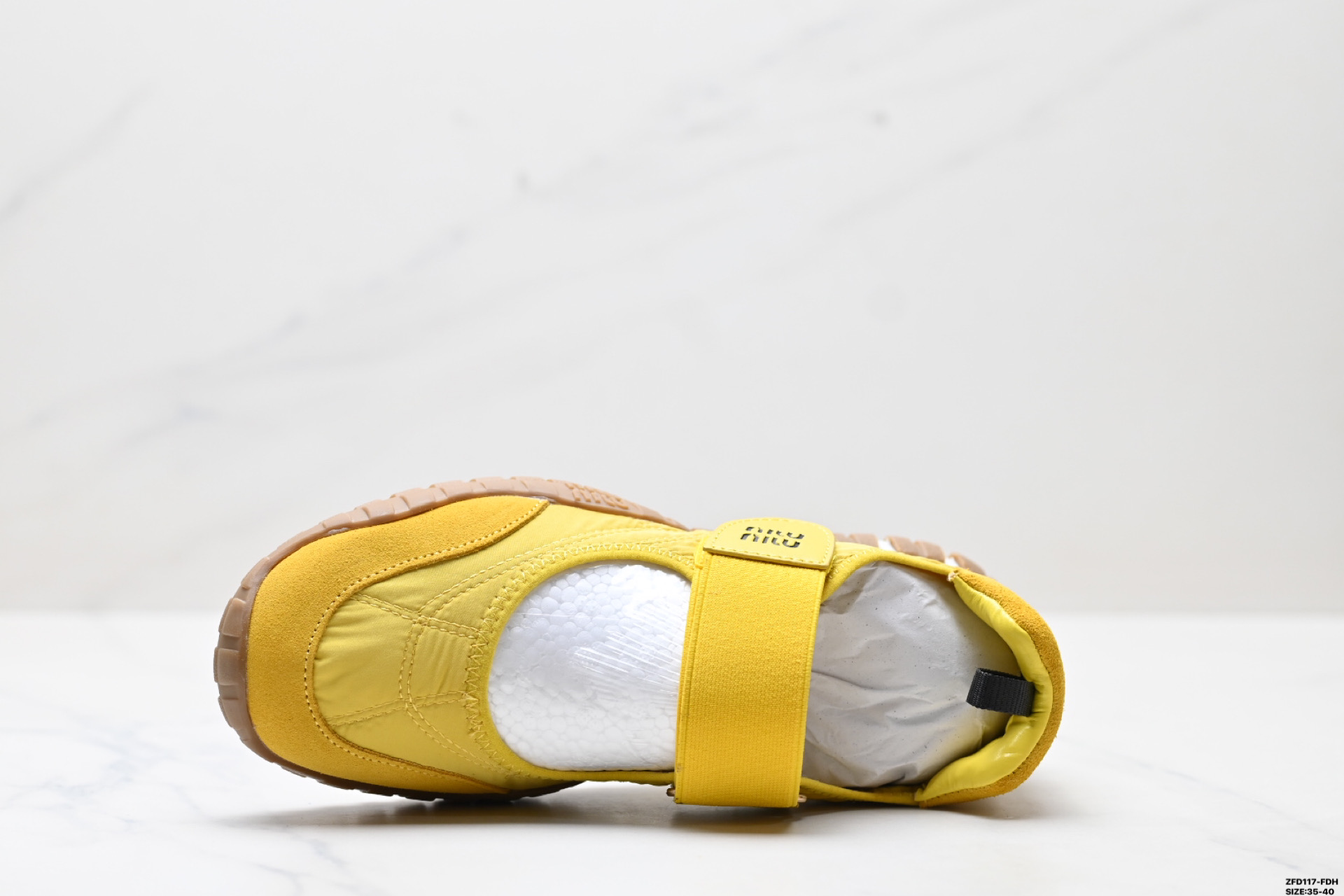 Miu Miu Mary Jane Zapatos Deportivos Amarillos de Gamuza para Mujer 3 i1746548557060 1102 0 1