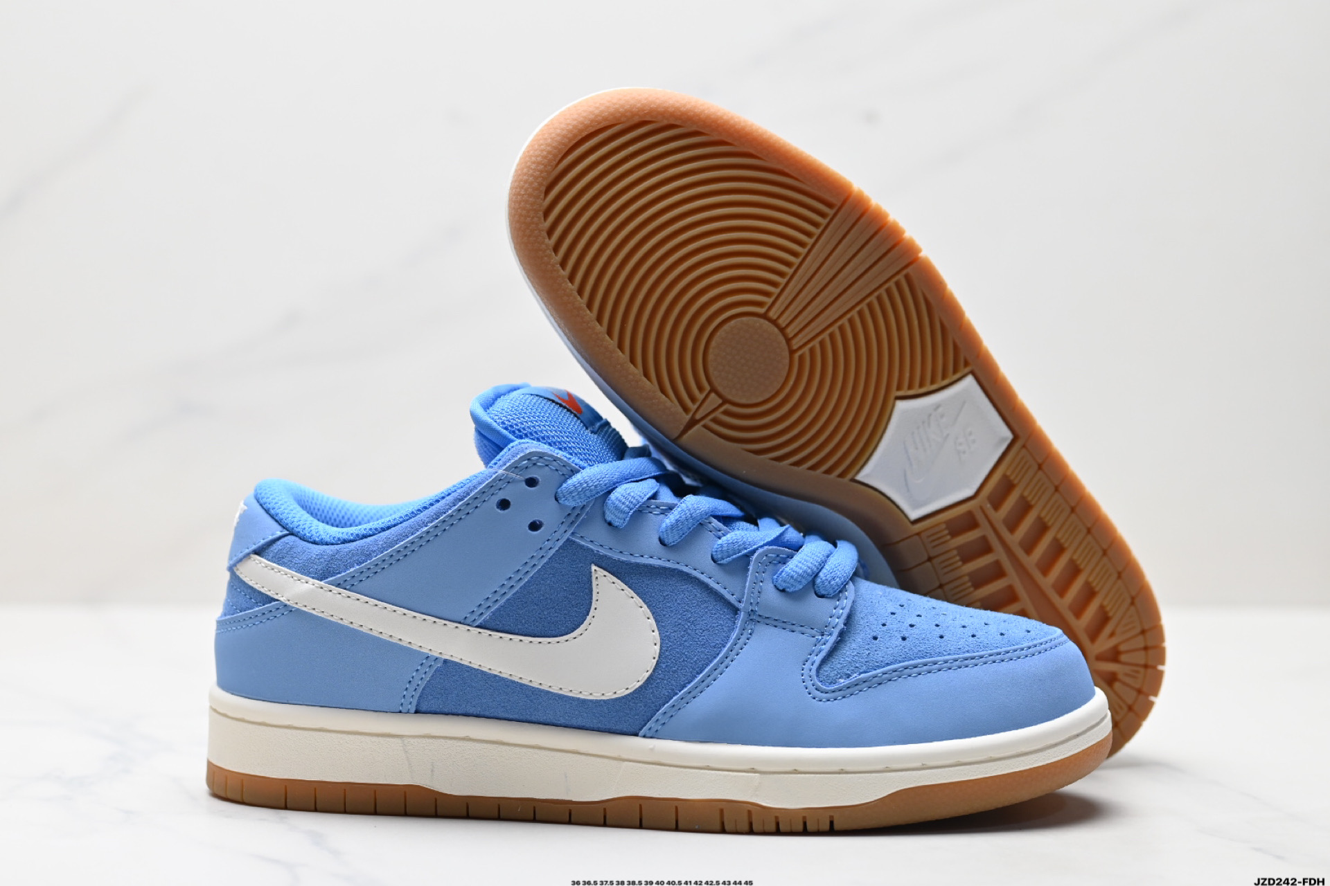Nike Dunk Low Retro: Classic Style, Modern Comfort - FJ1674-401 6 i1746550073859 8494 0 4