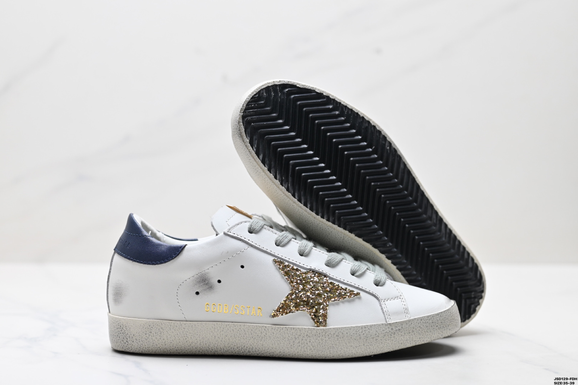 Golden Goose Super Star Zapatillas Deportivas con Estrella Dorada y Detalles en Azul 6 i1746551373029 1204 0 4