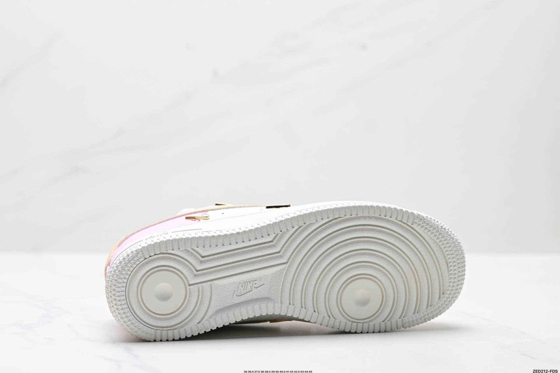270 NIKE AIR FORCE 1‘07 LV8 ZB2574-600