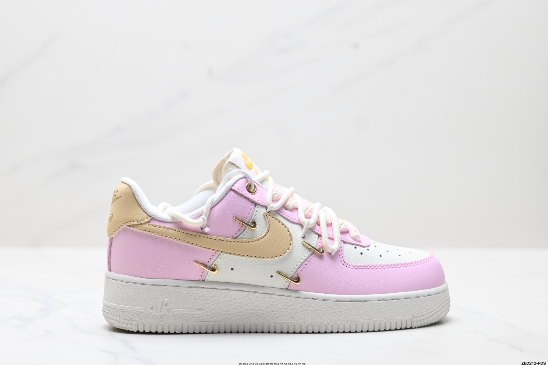 270 NIKE AIR FORCE 1‘07 LV8 ZB2574-600